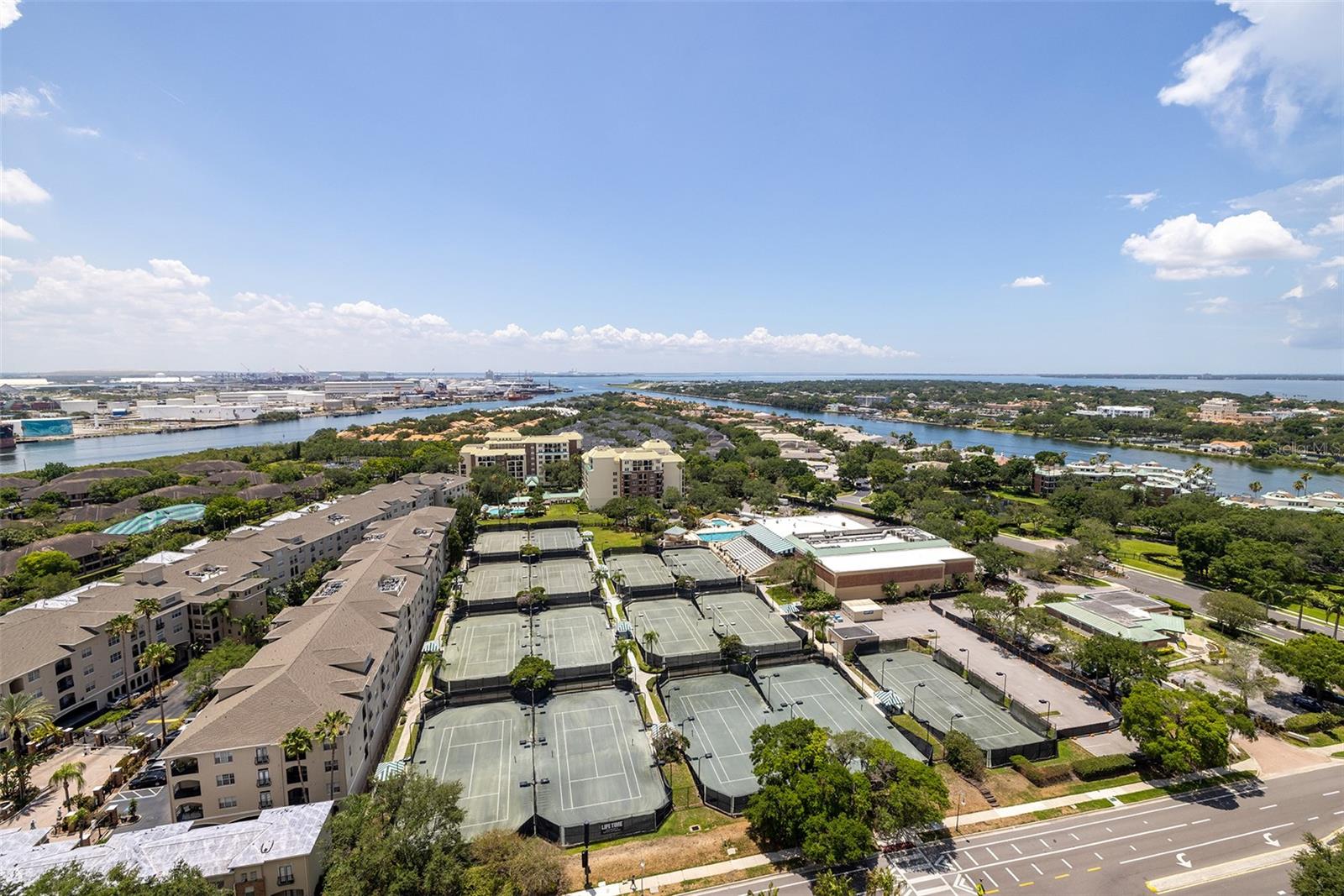 THE PLAZA HARBOUR ISLAND A CON - Residential