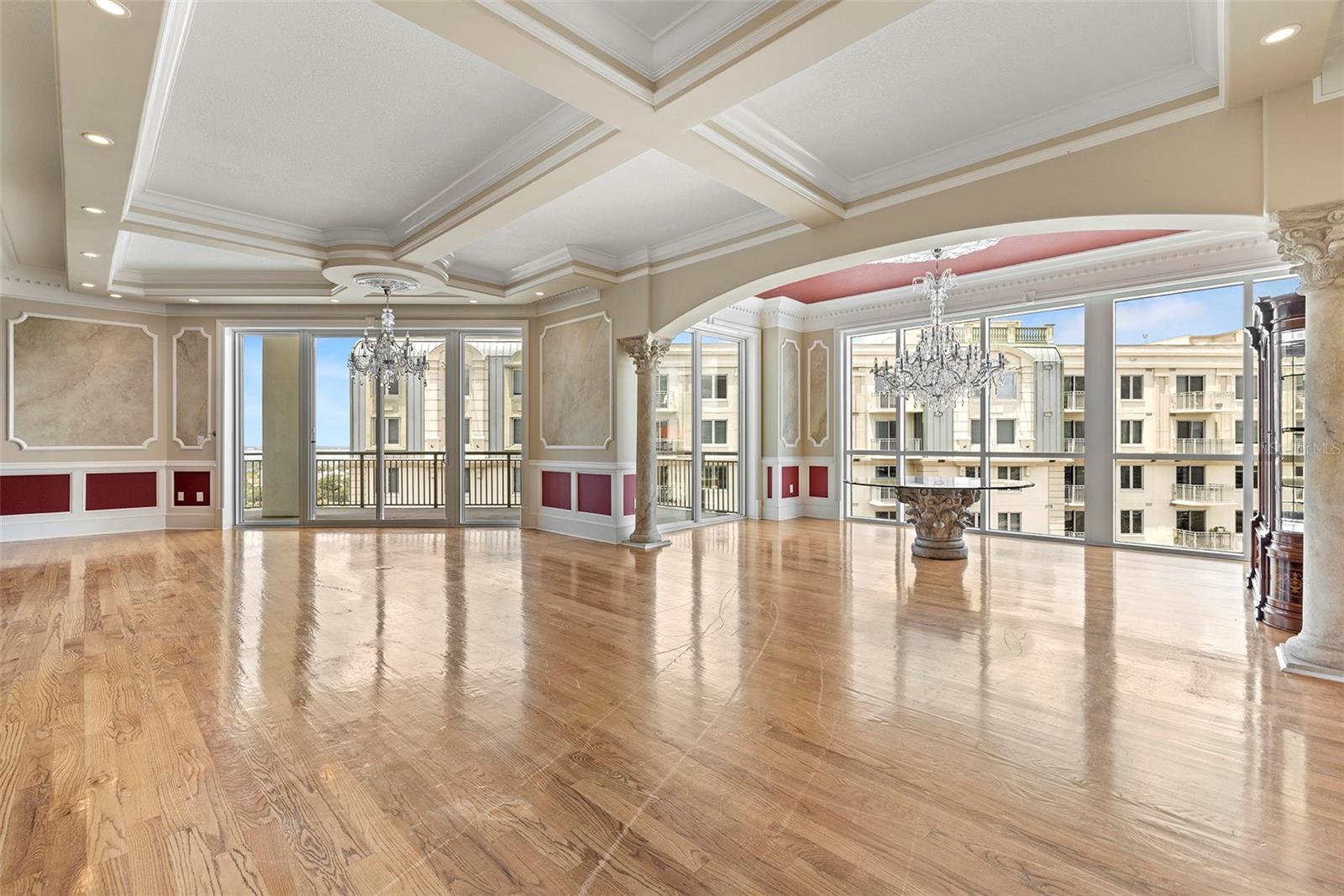 THE PLAZA HARBOUR ISLAND A CON - Residential