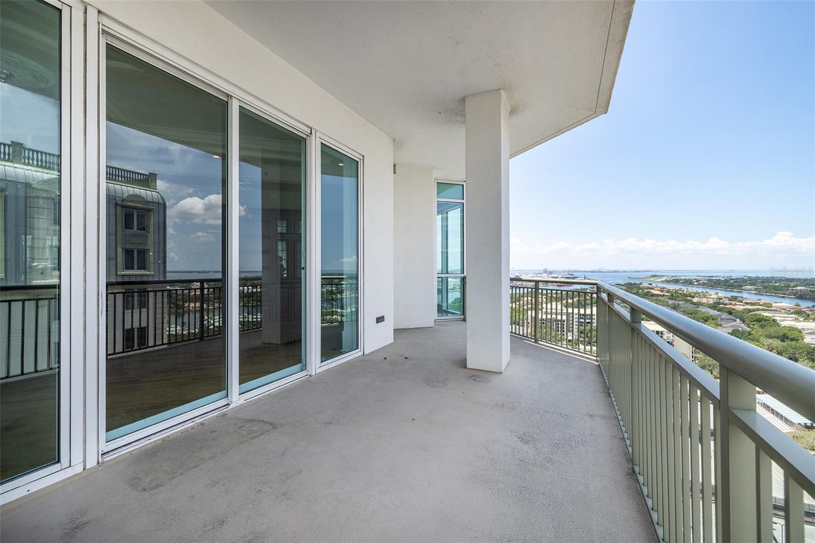 THE PLAZA HARBOUR ISLAND A CON - Residential