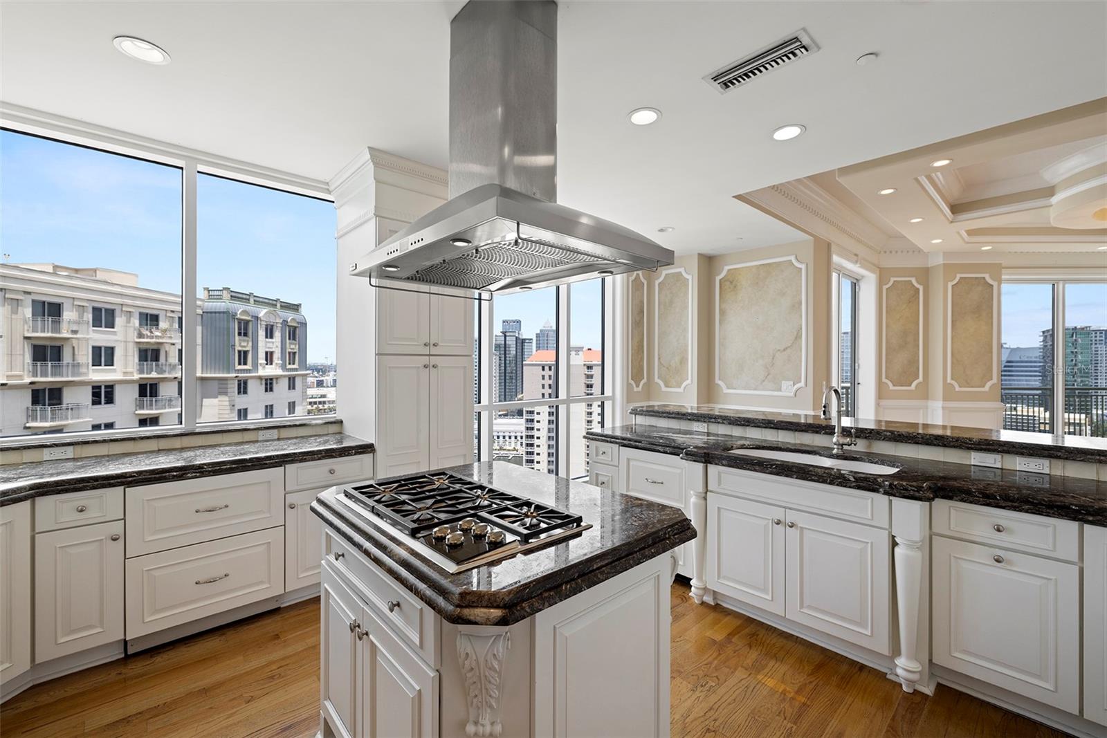 THE PLAZA HARBOUR ISLAND A CON - Residential