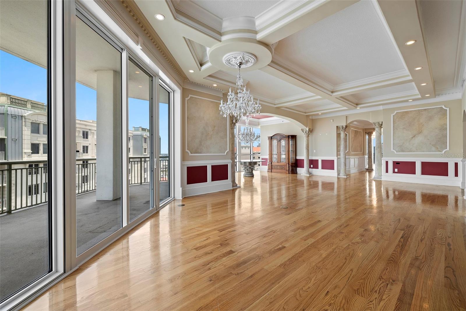 THE PLAZA HARBOUR ISLAND A CON - Residential