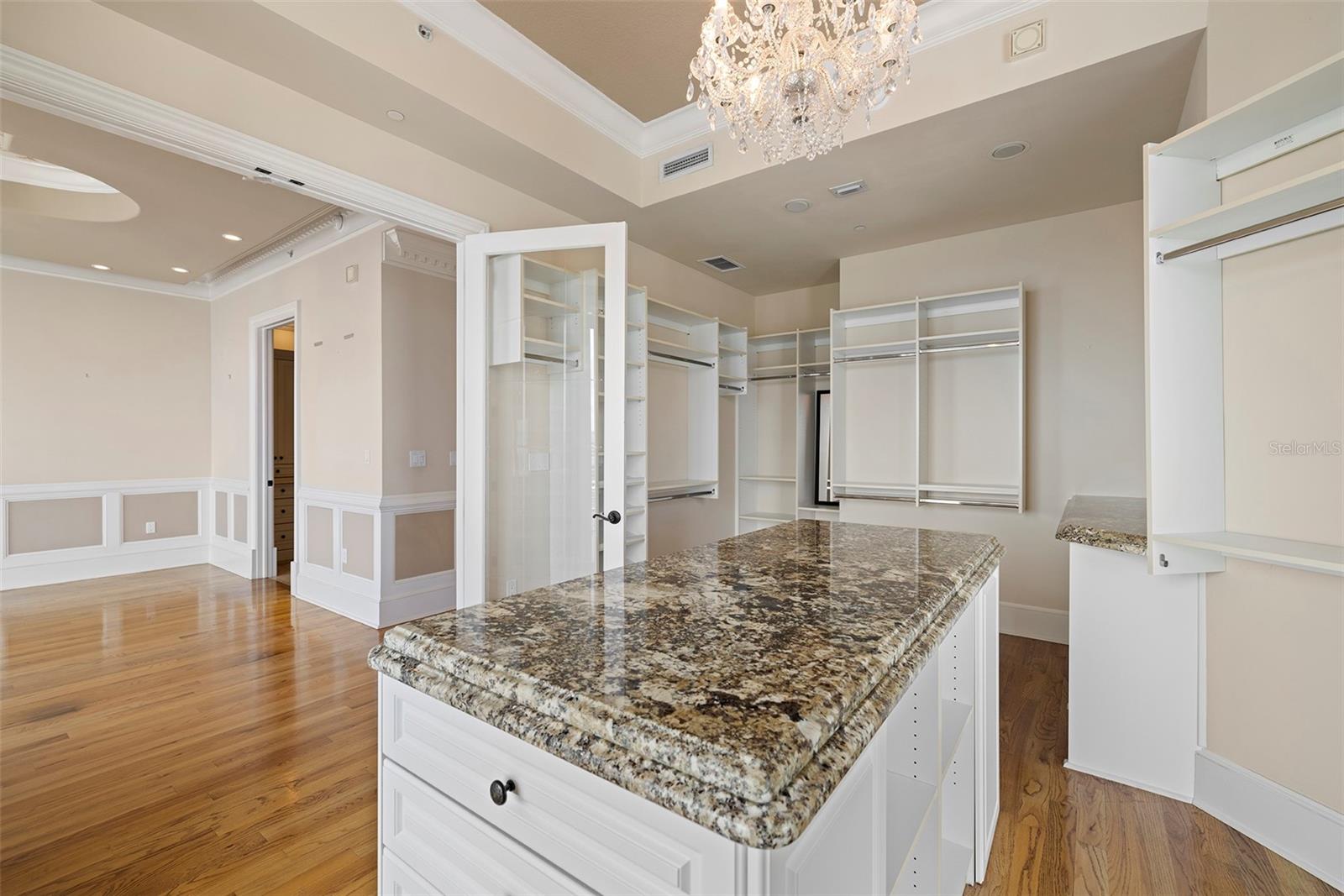 THE PLAZA HARBOUR ISLAND A CON - Residential