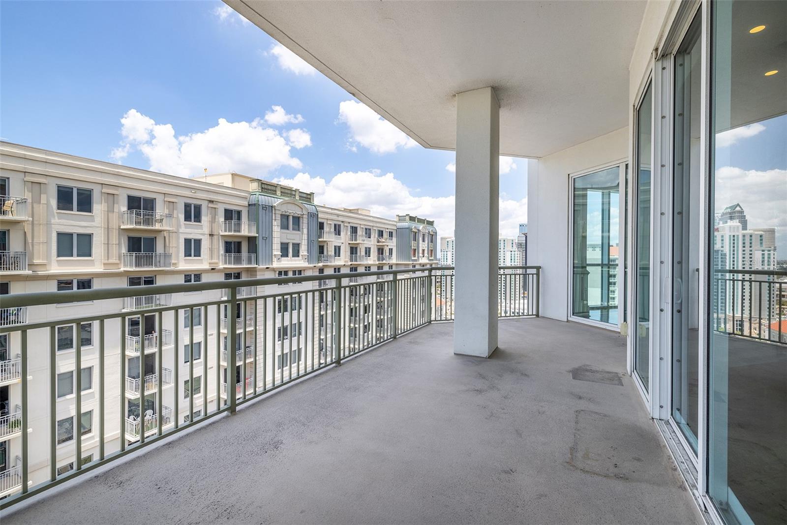 THE PLAZA HARBOUR ISLAND A CON - Residential