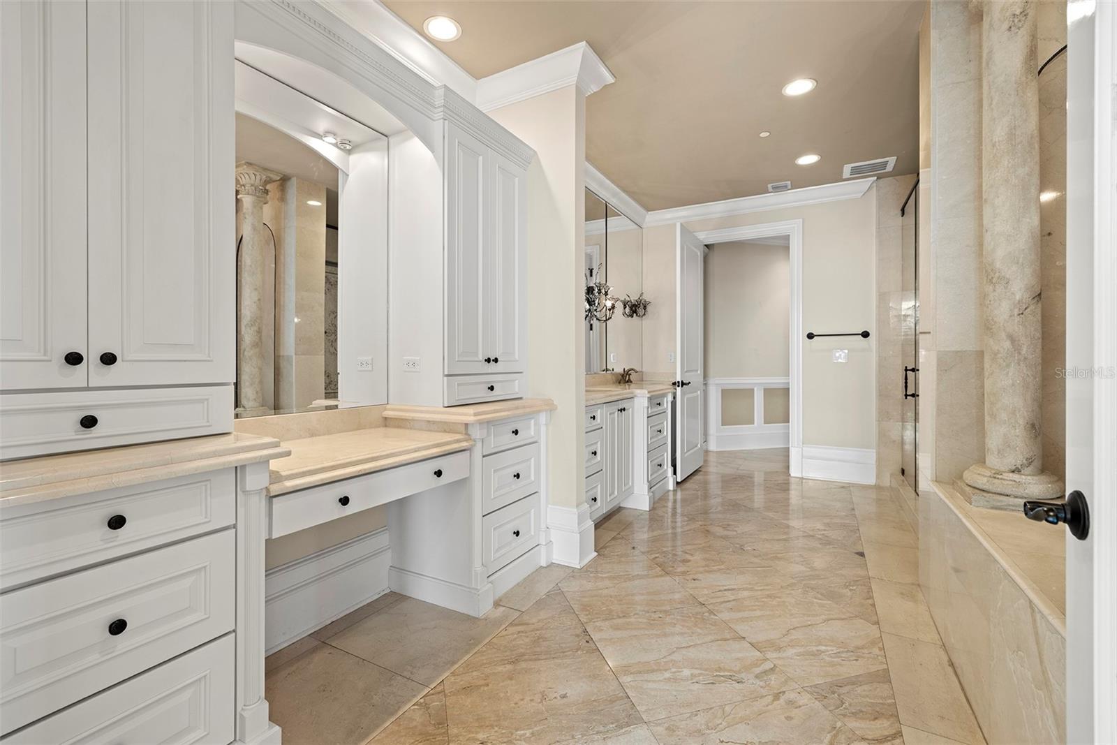 THE PLAZA HARBOUR ISLAND A CON - Residential