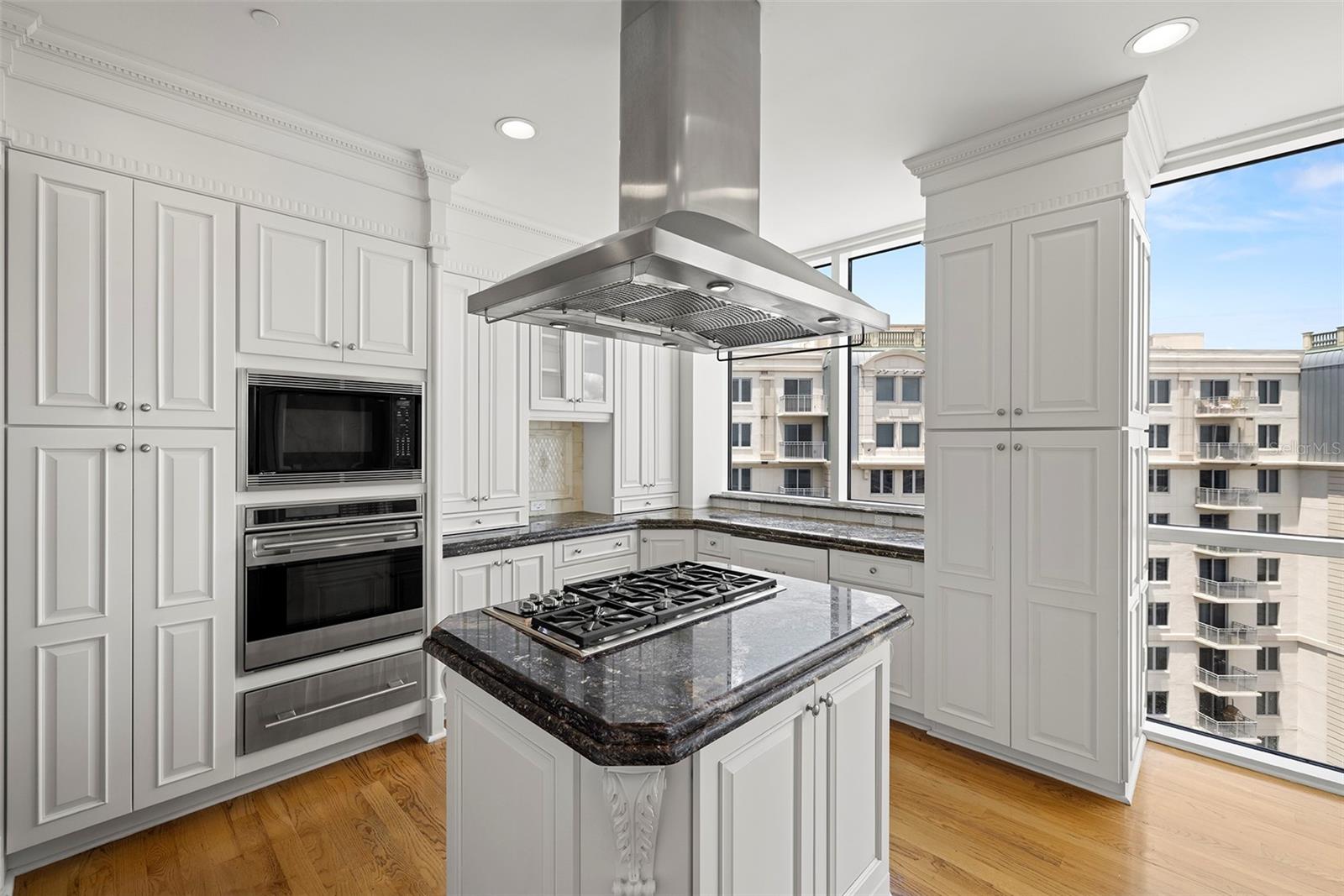 THE PLAZA HARBOUR ISLAND A CON - Residential