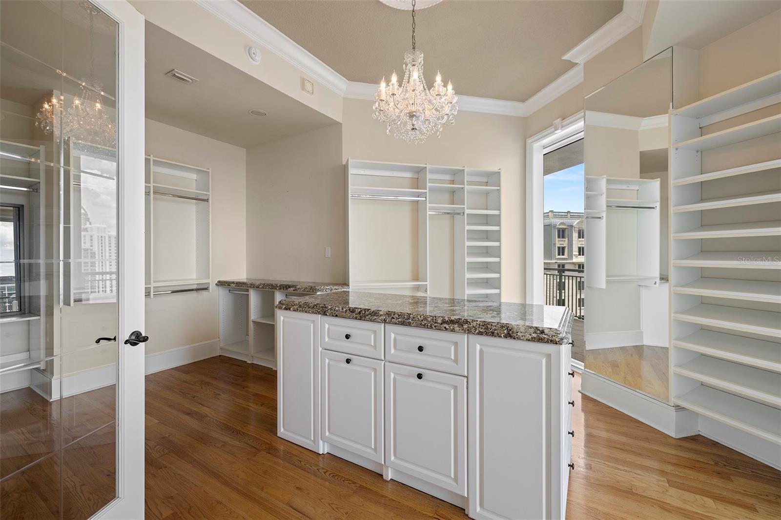 THE PLAZA HARBOUR ISLAND A CON - Residential