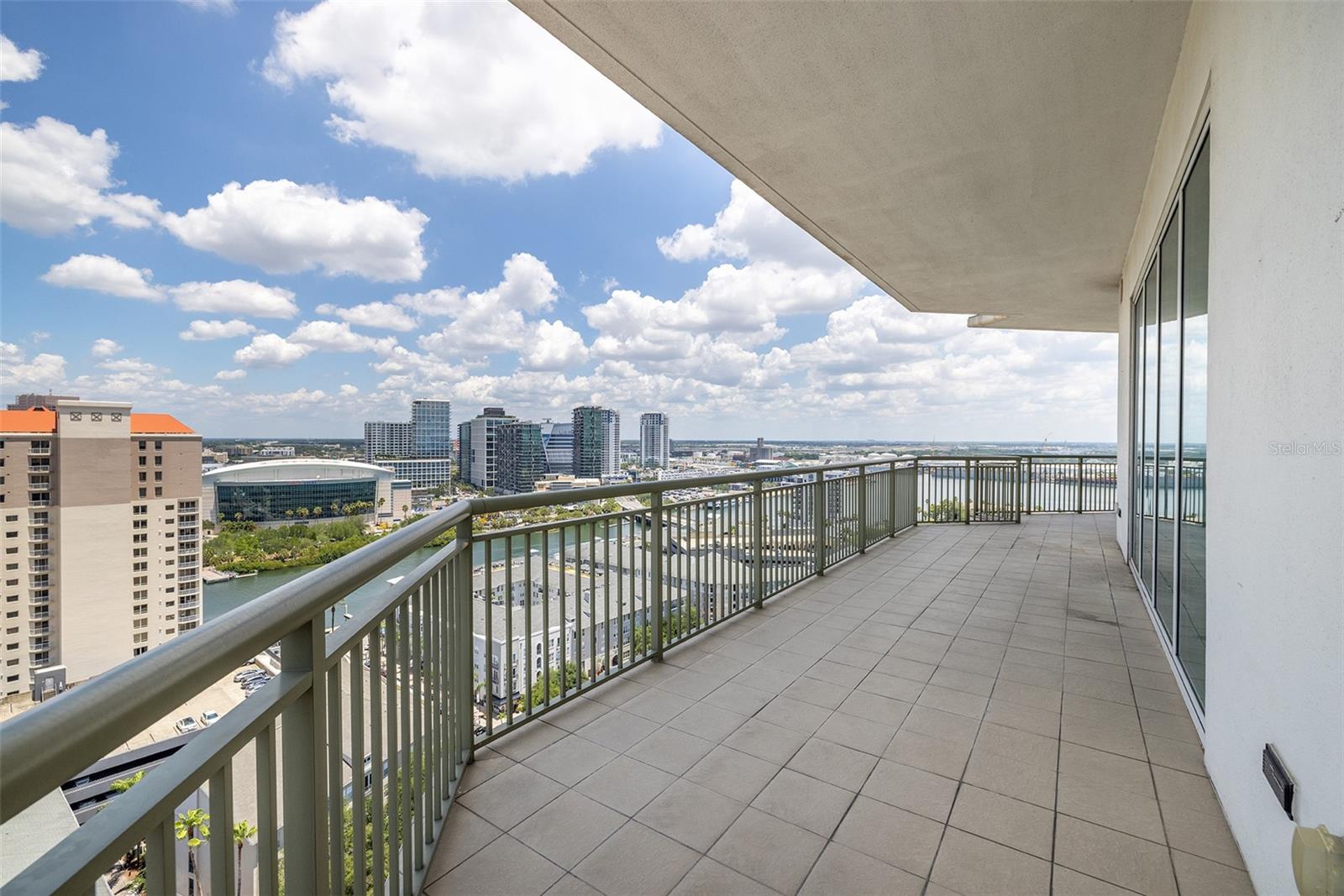 THE PLAZA HARBOUR ISLAND A CON - Residential