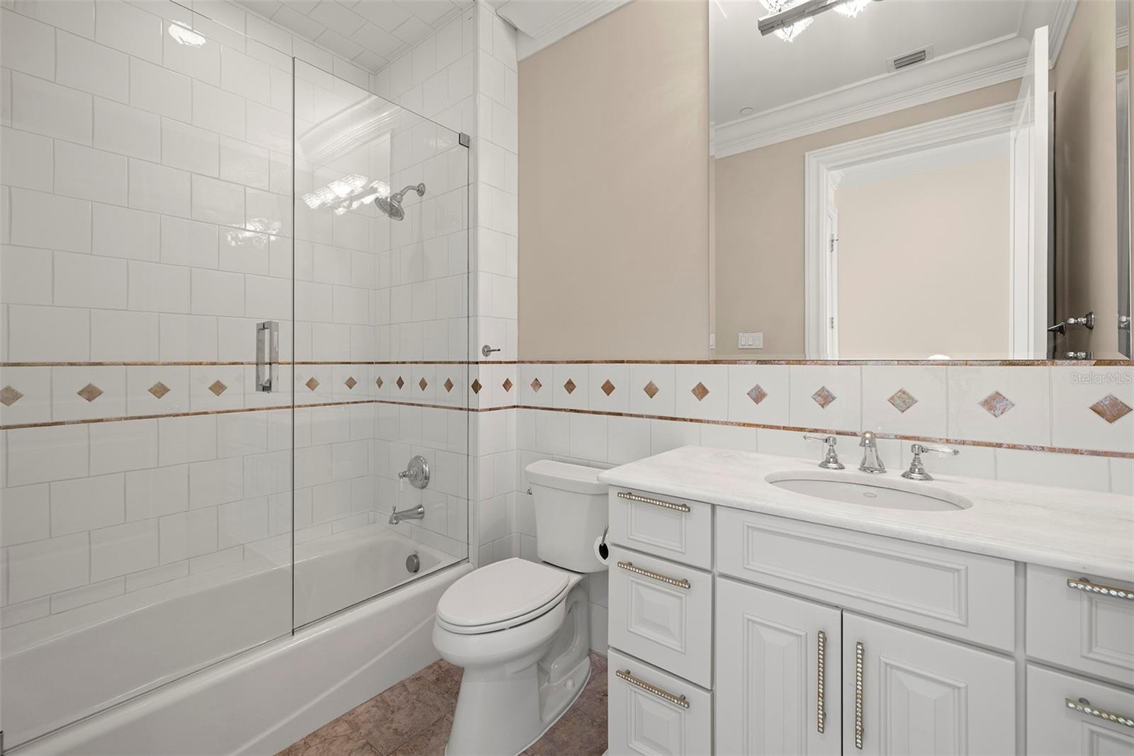 THE PLAZA HARBOUR ISLAND A CON - Residential