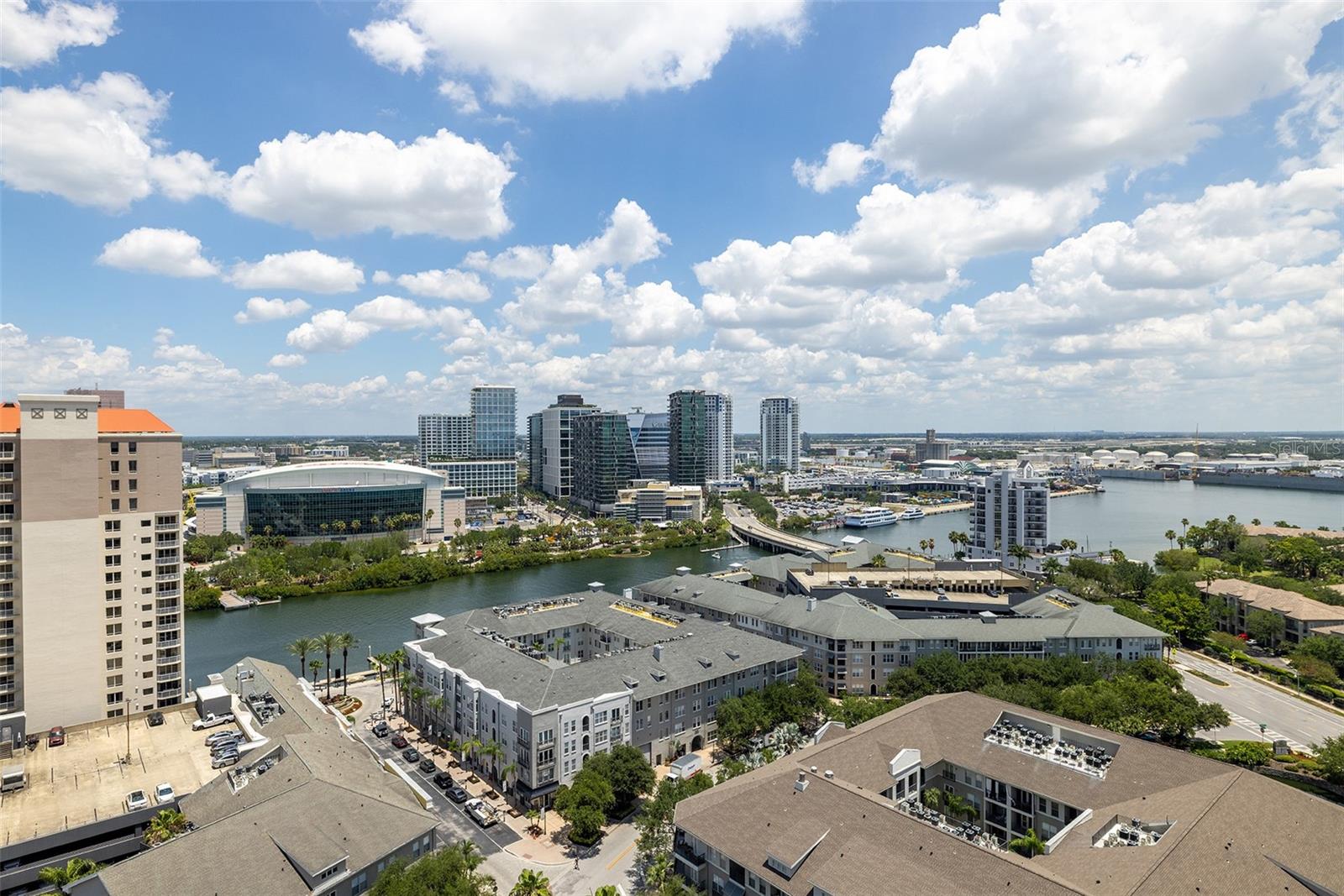THE PLAZA HARBOUR ISLAND A CON - Residential