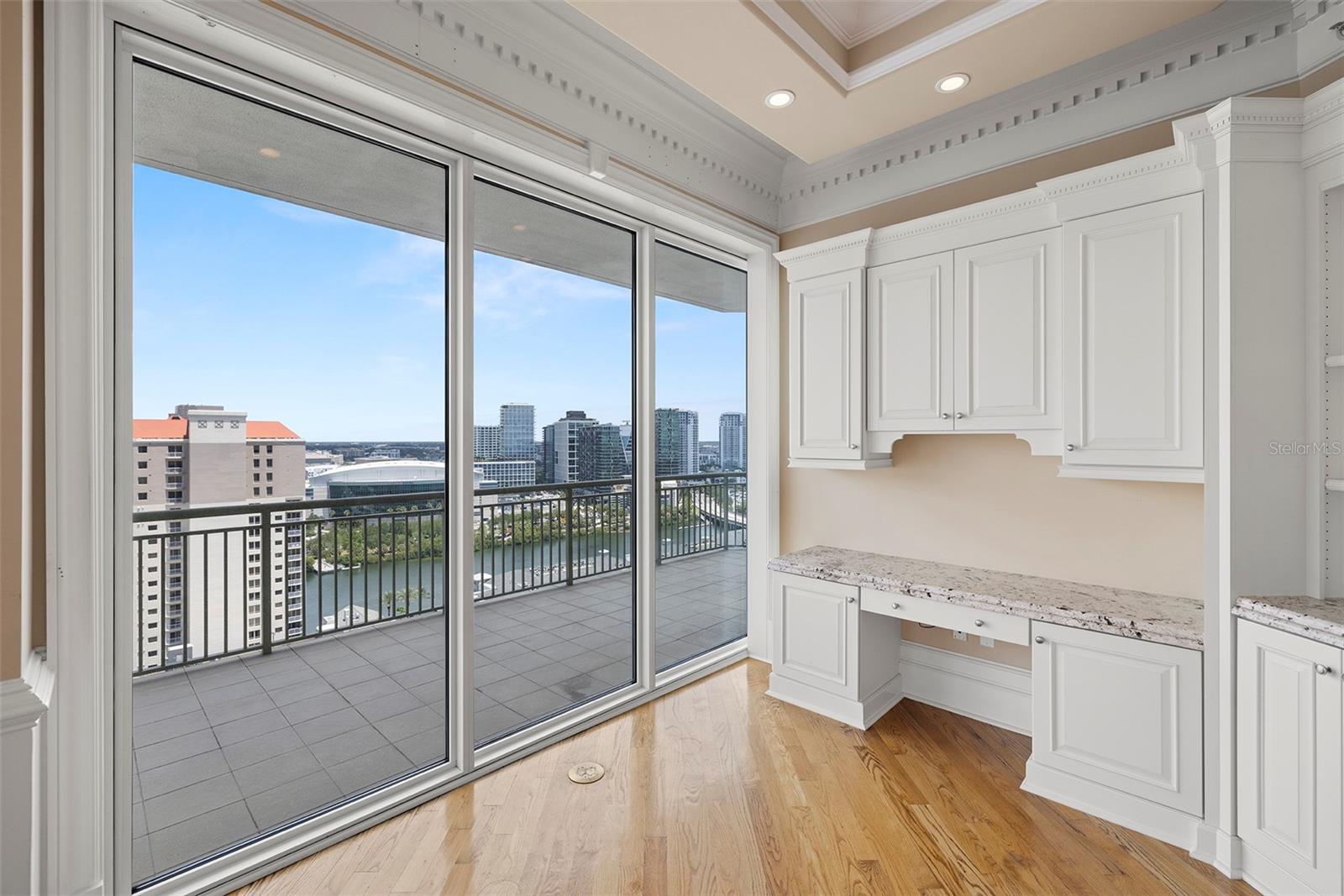 THE PLAZA HARBOUR ISLAND A CON - Residential