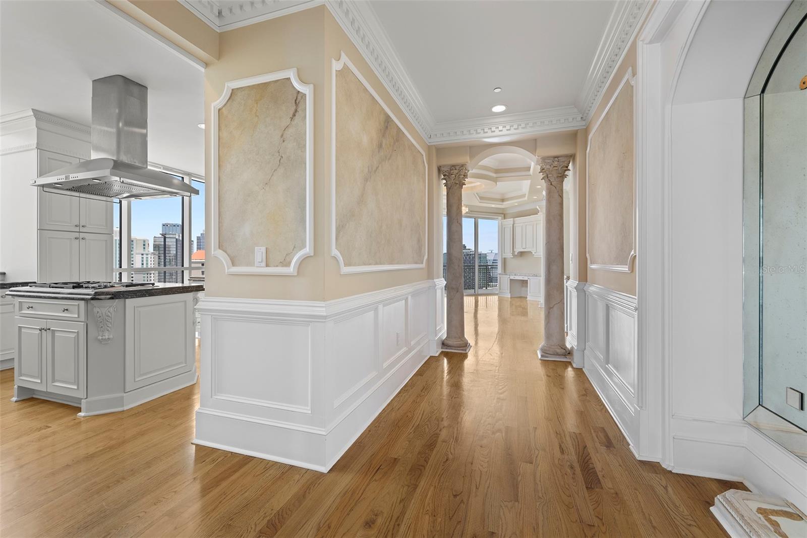 THE PLAZA HARBOUR ISLAND A CON - Residential