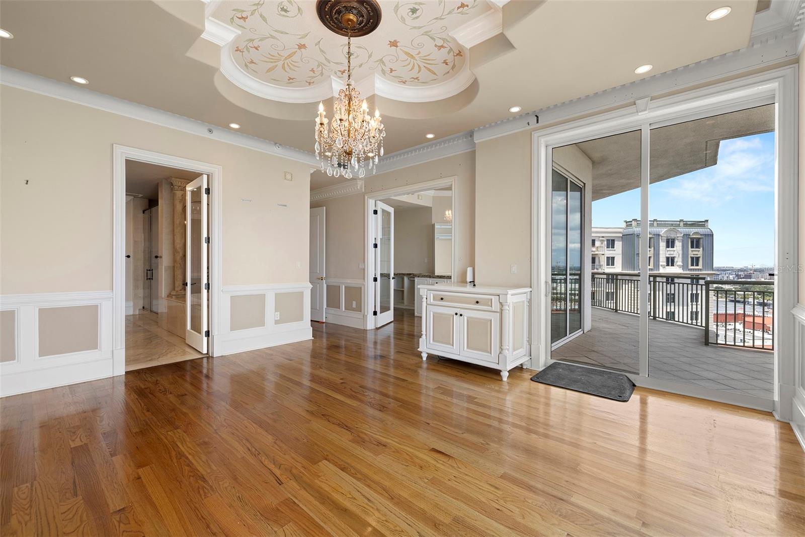 THE PLAZA HARBOUR ISLAND A CON - Residential