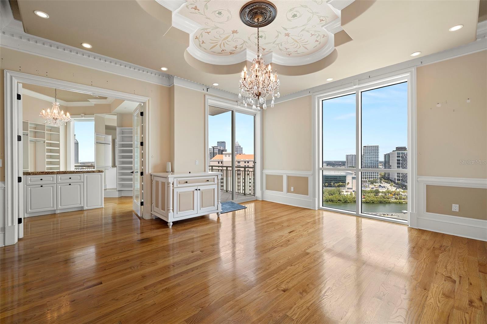 THE PLAZA HARBOUR ISLAND A CON - Residential