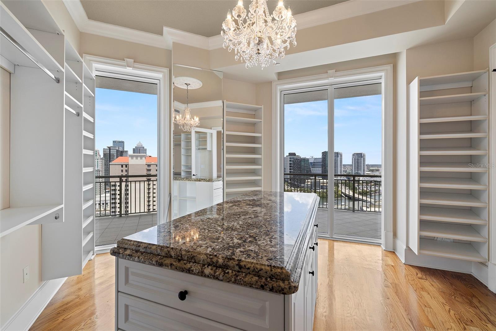 THE PLAZA HARBOUR ISLAND A CON - Residential