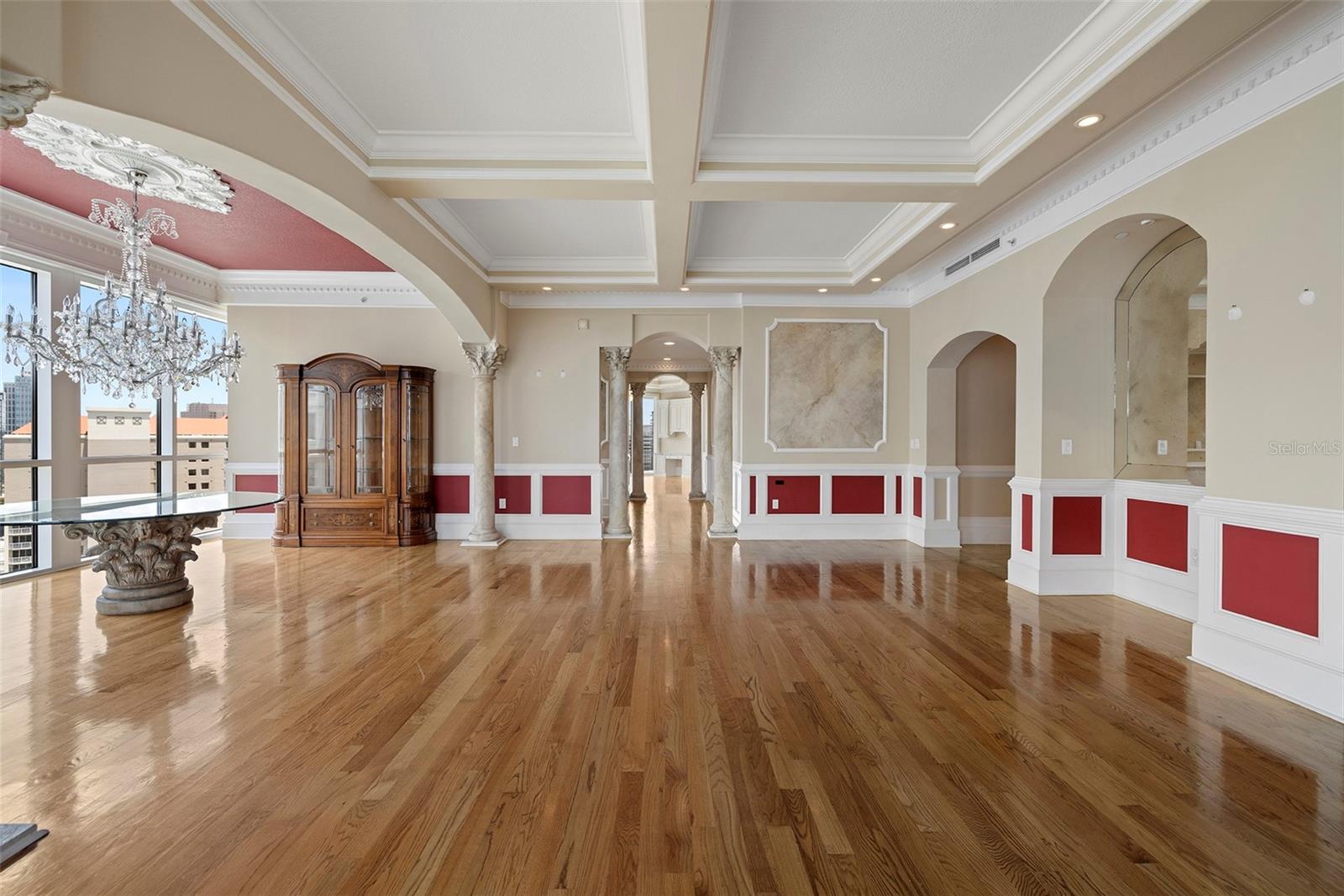 THE PLAZA HARBOUR ISLAND A CON - Residential