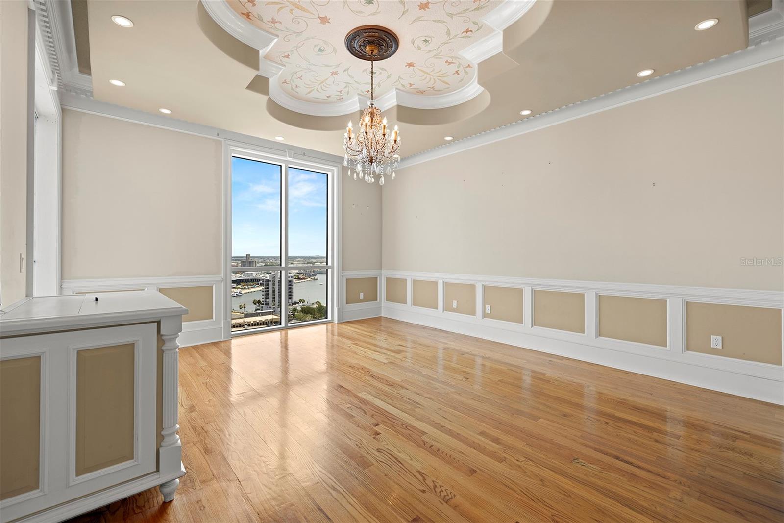 THE PLAZA HARBOUR ISLAND A CON - Residential