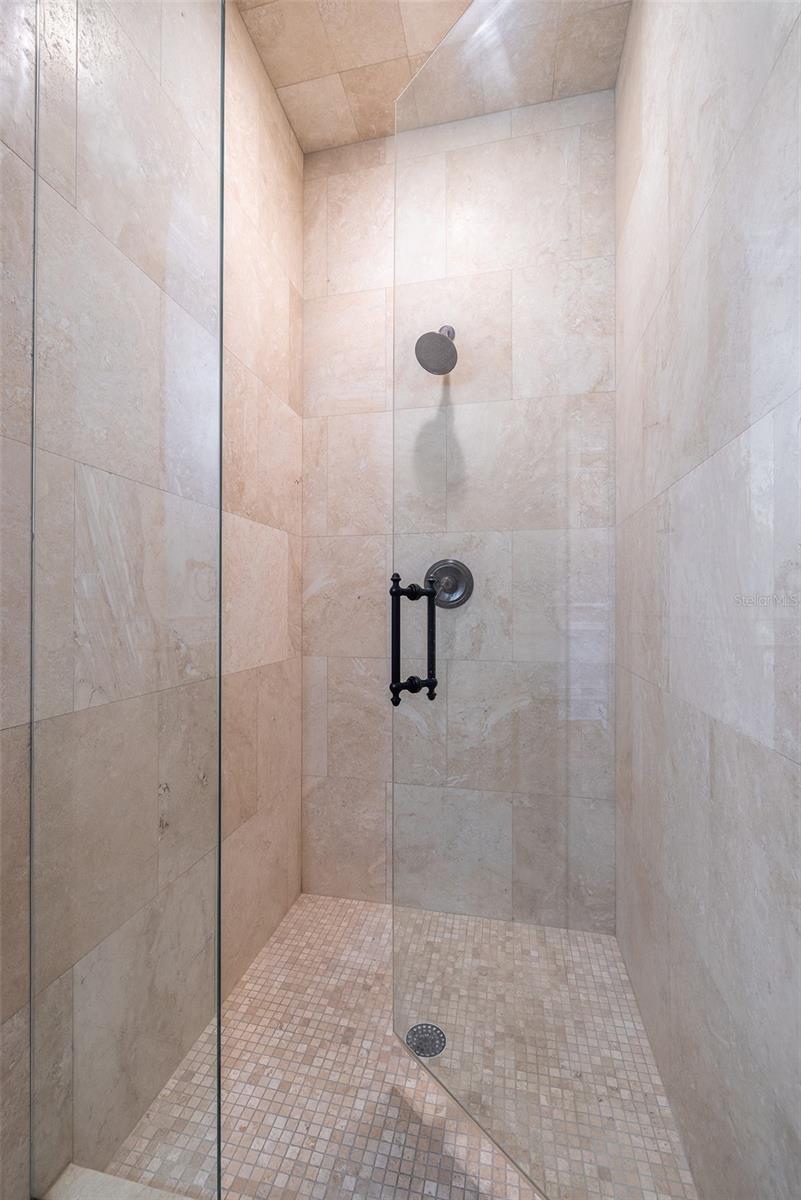 THE PLAZA HARBOUR ISLAND A CON - Residential