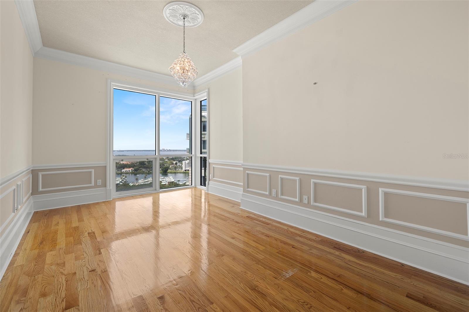 THE PLAZA HARBOUR ISLAND A CON - Residential