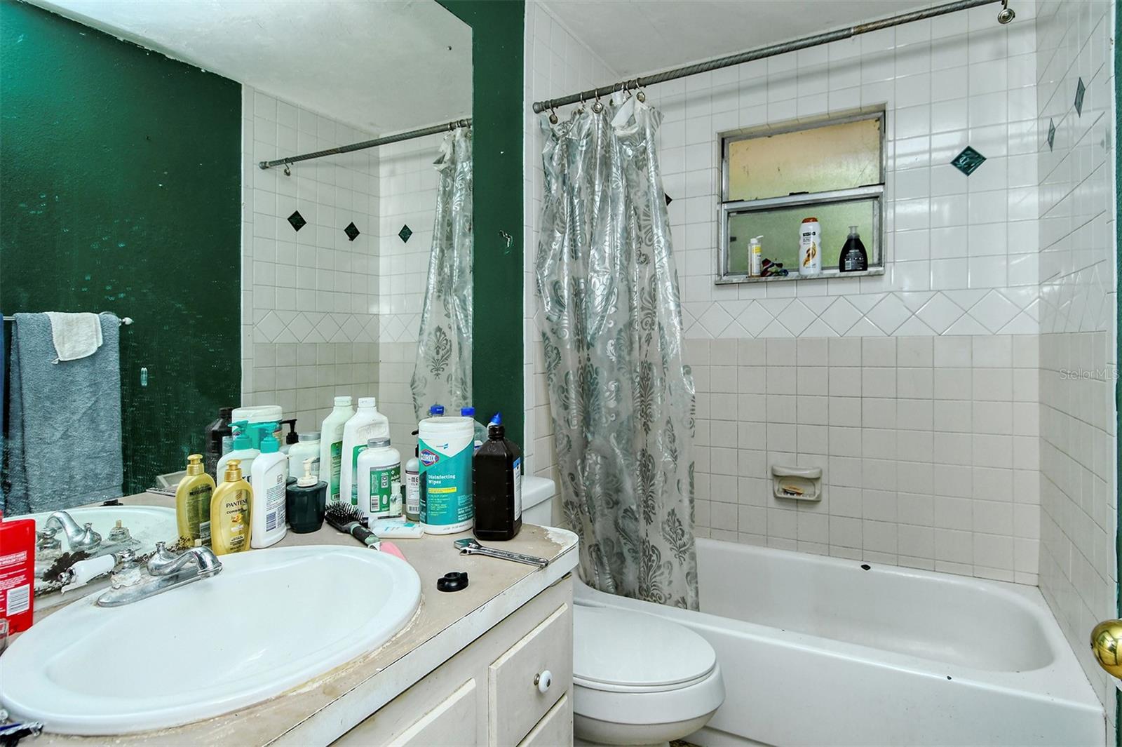 BAHAMA HEIGHTS - Residential