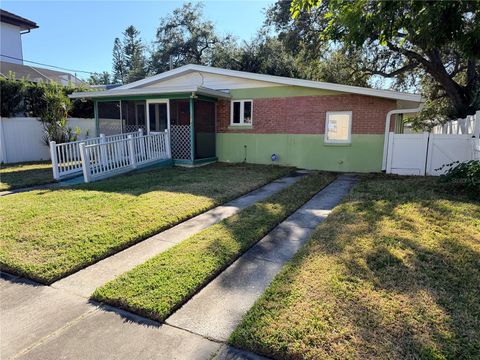 Photo of 214 Como Street, Tampa, FL 33606 (MLS # TB8470841)