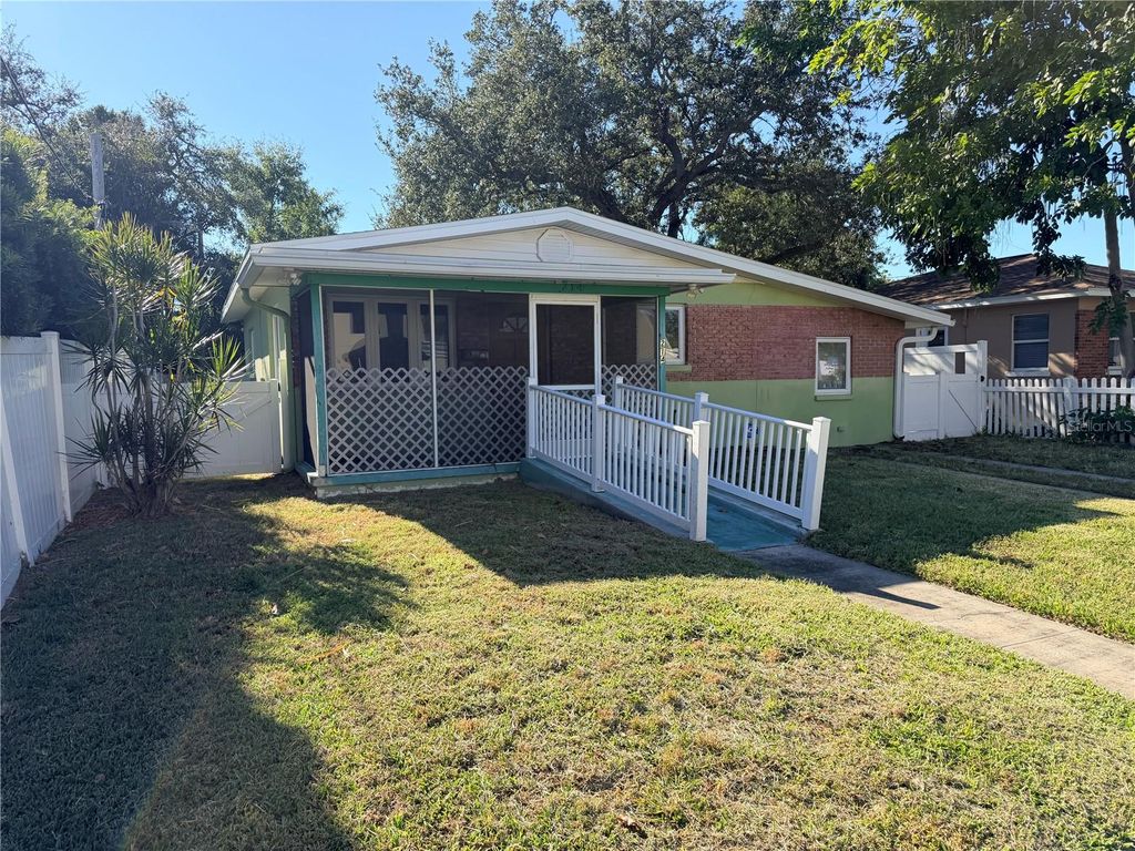 Photo of 214 Como Street, Tampa, FL 33606 (MLS # TB8470841)
