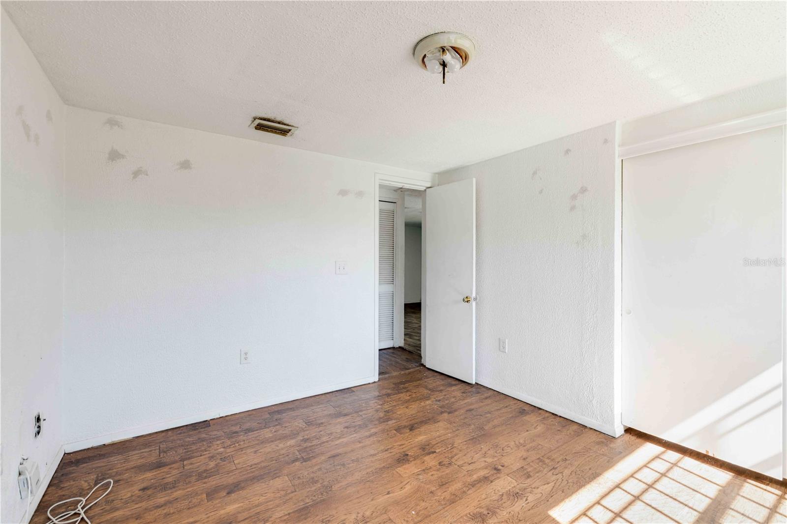 ACREAGE - Residential Income