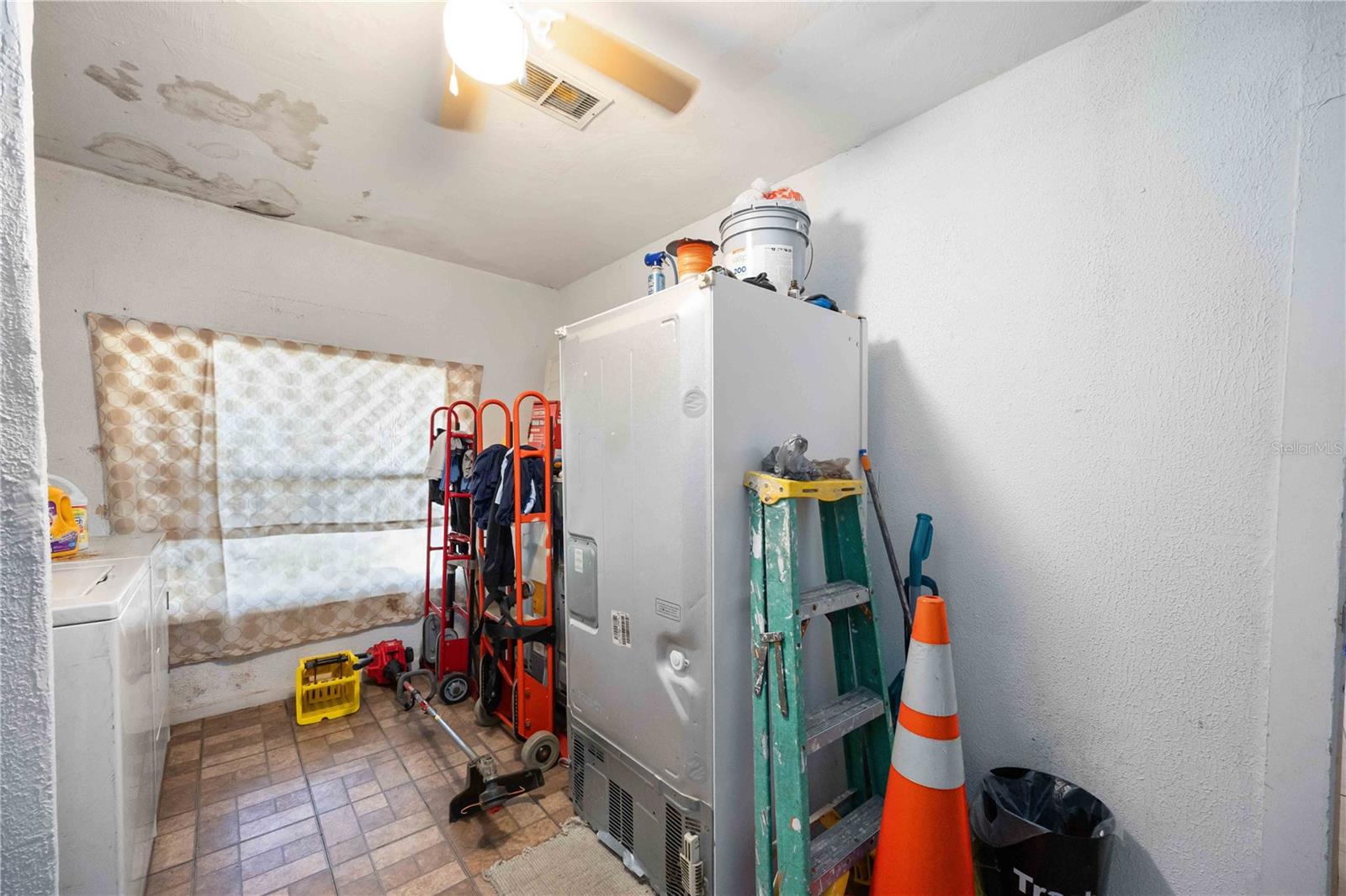 ACREAGE - Residential Income