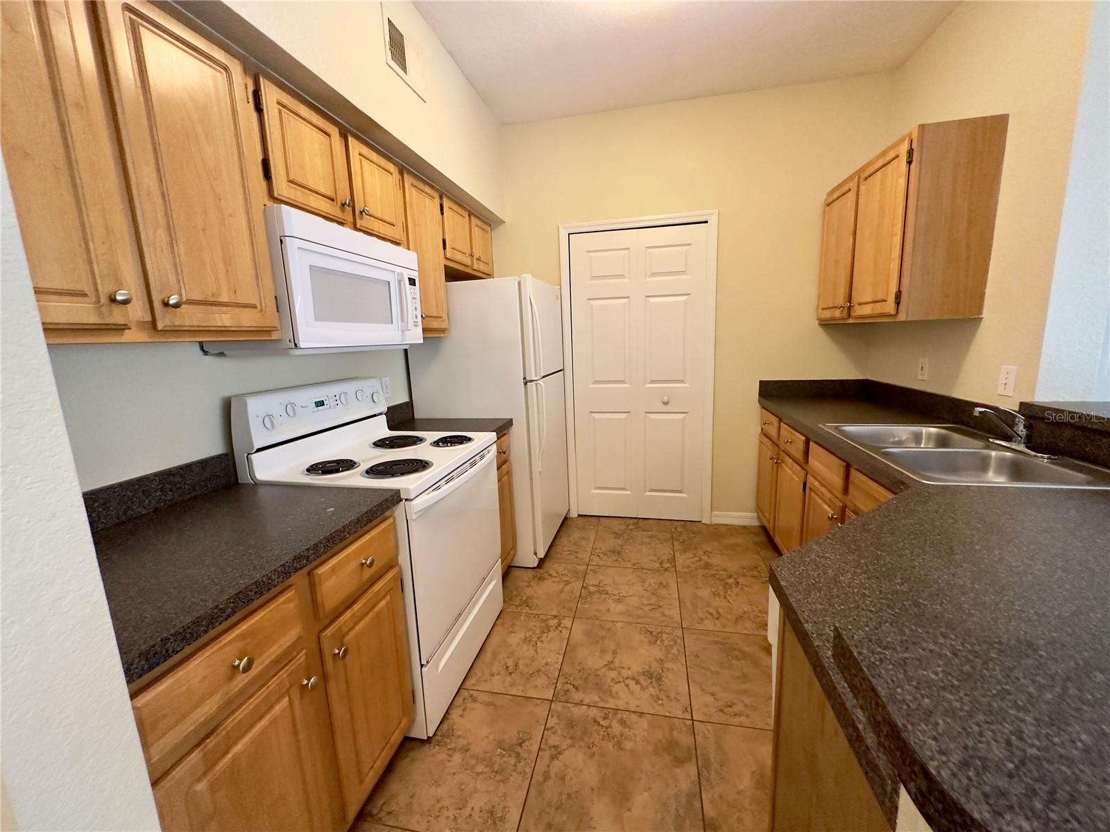 FOUNTAINS/METRO WEST - Residential Lease