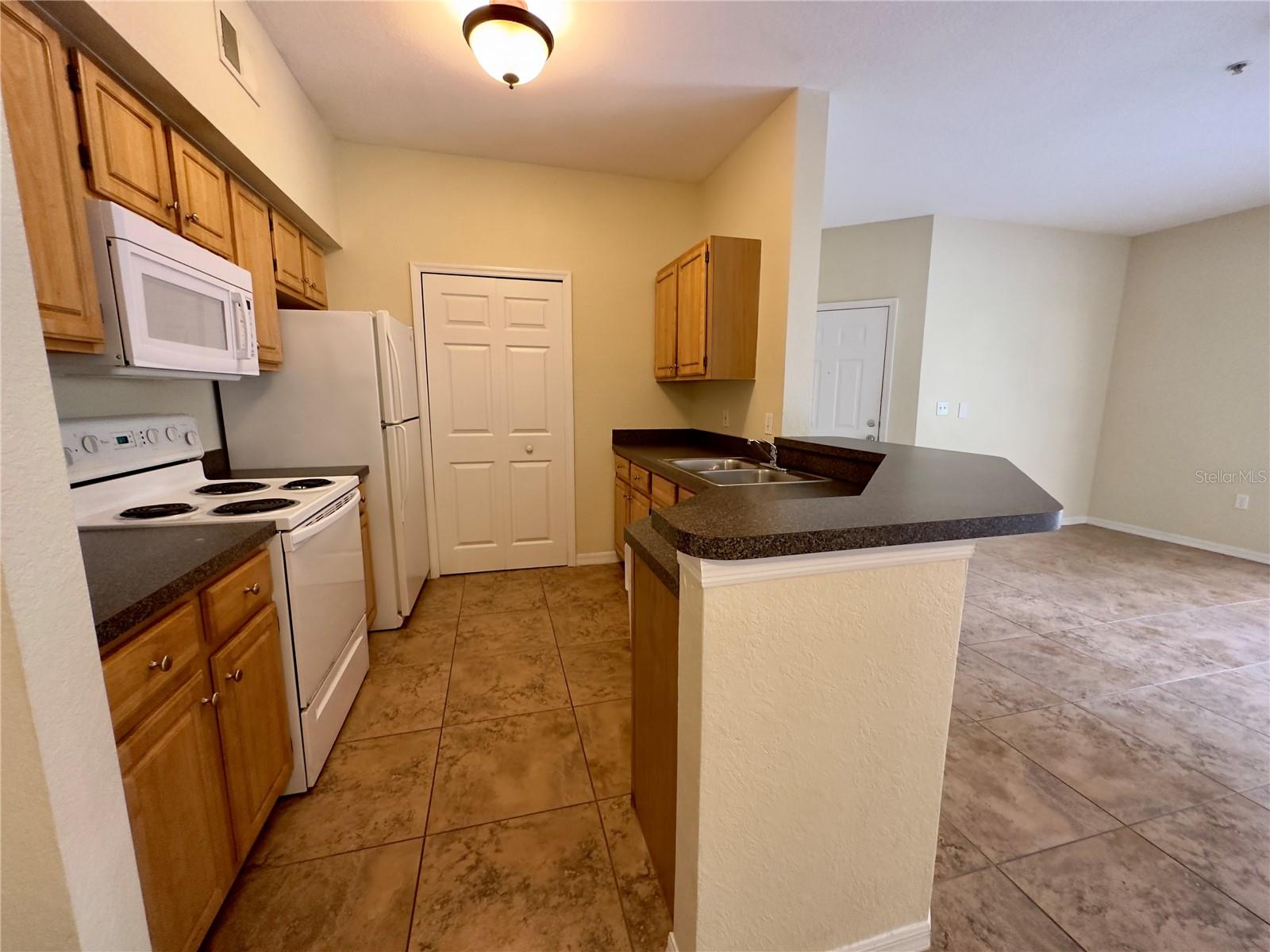 FOUNTAINS/METRO WEST - Residential Lease