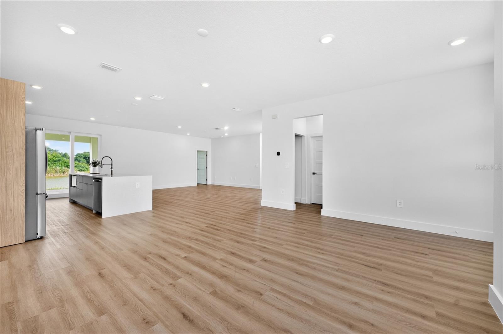 ROTONDA LAKES - Residential