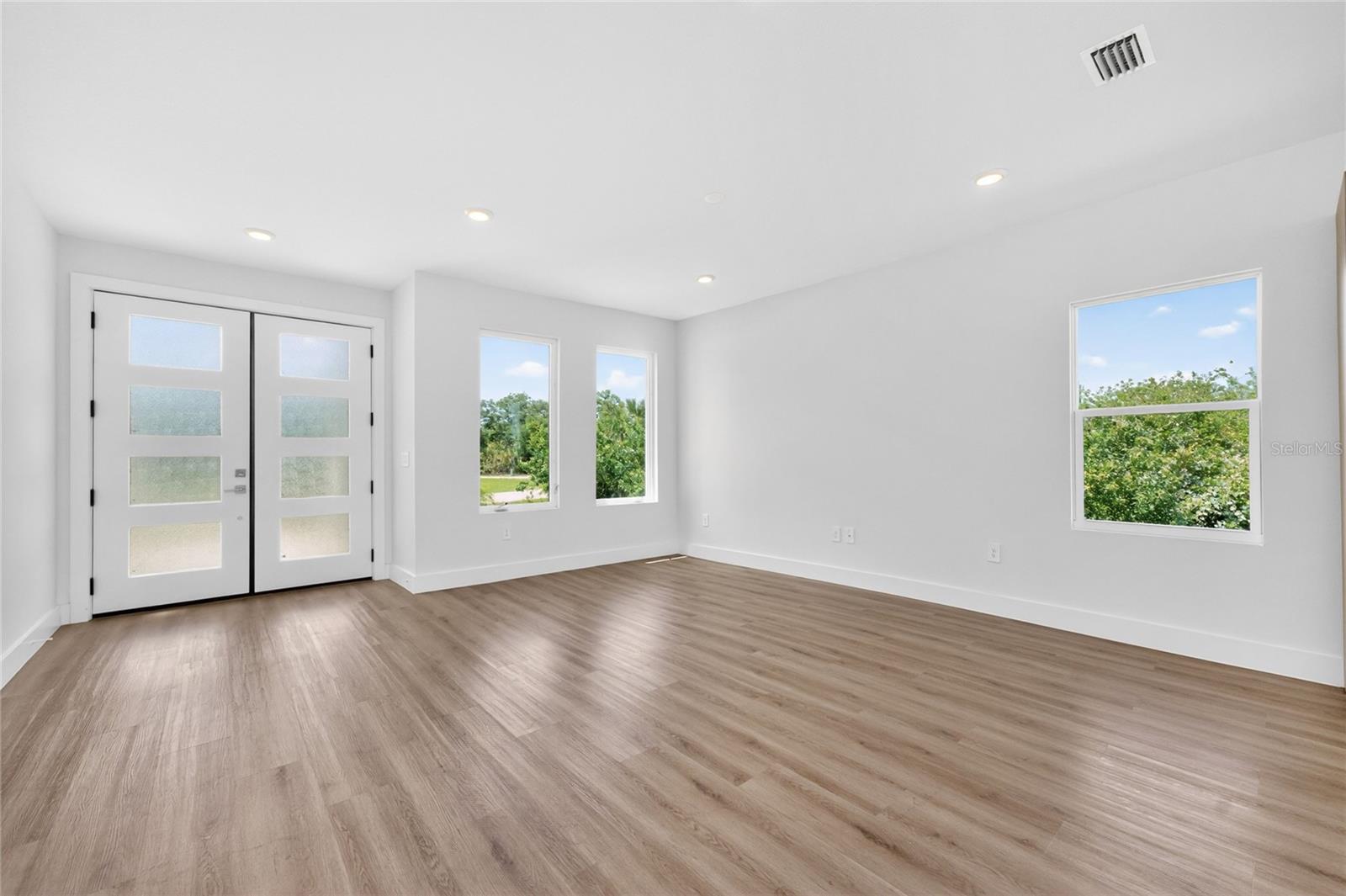 ROTONDA LAKES - Residential