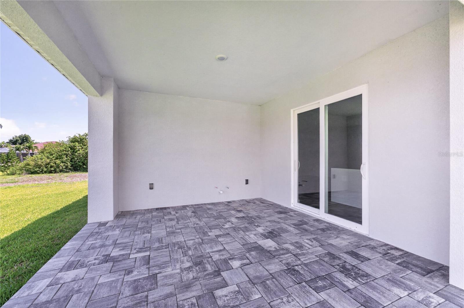 ROTONDA LAKES - Residential