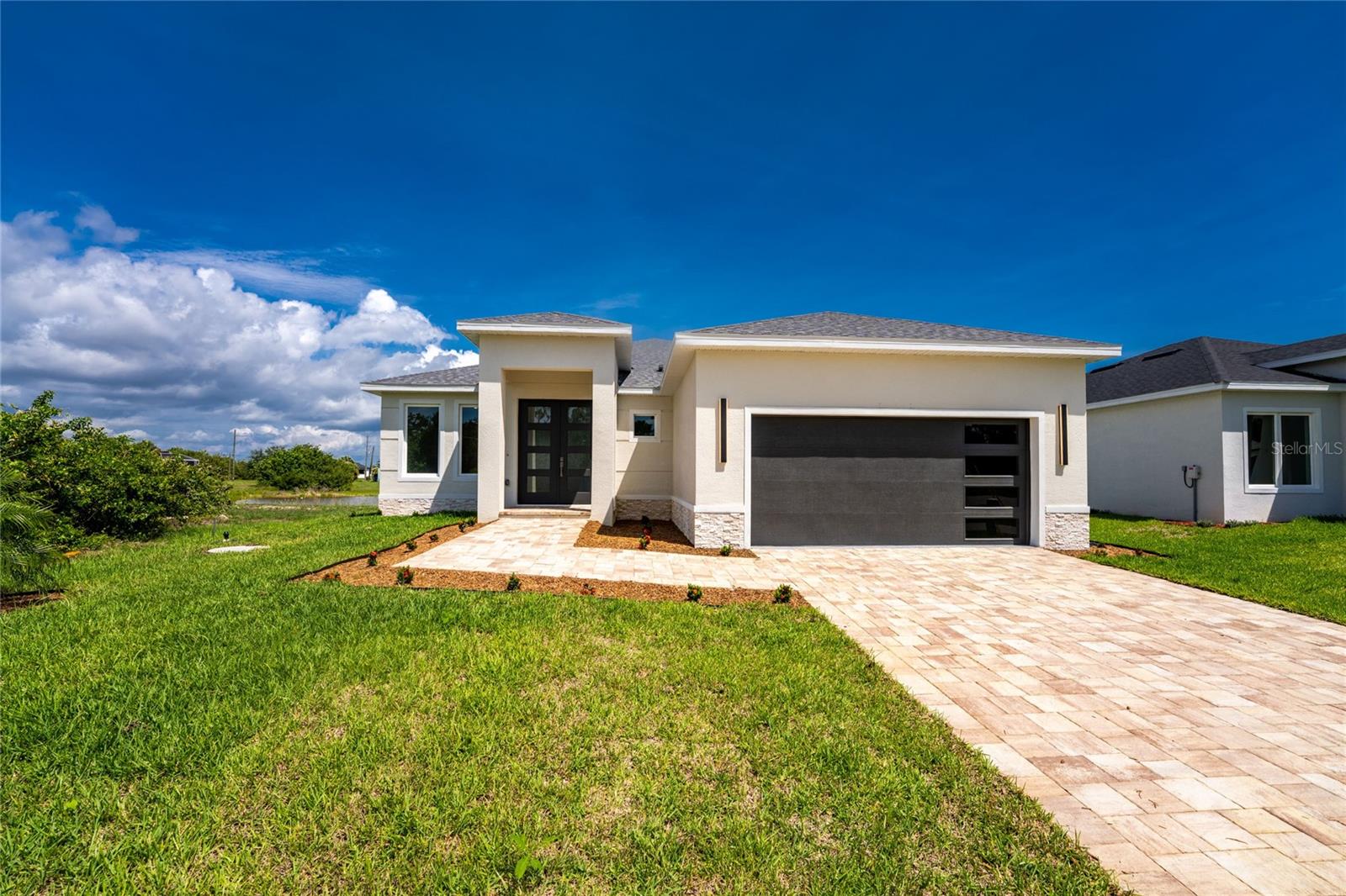ROTONDA LAKES - Residential