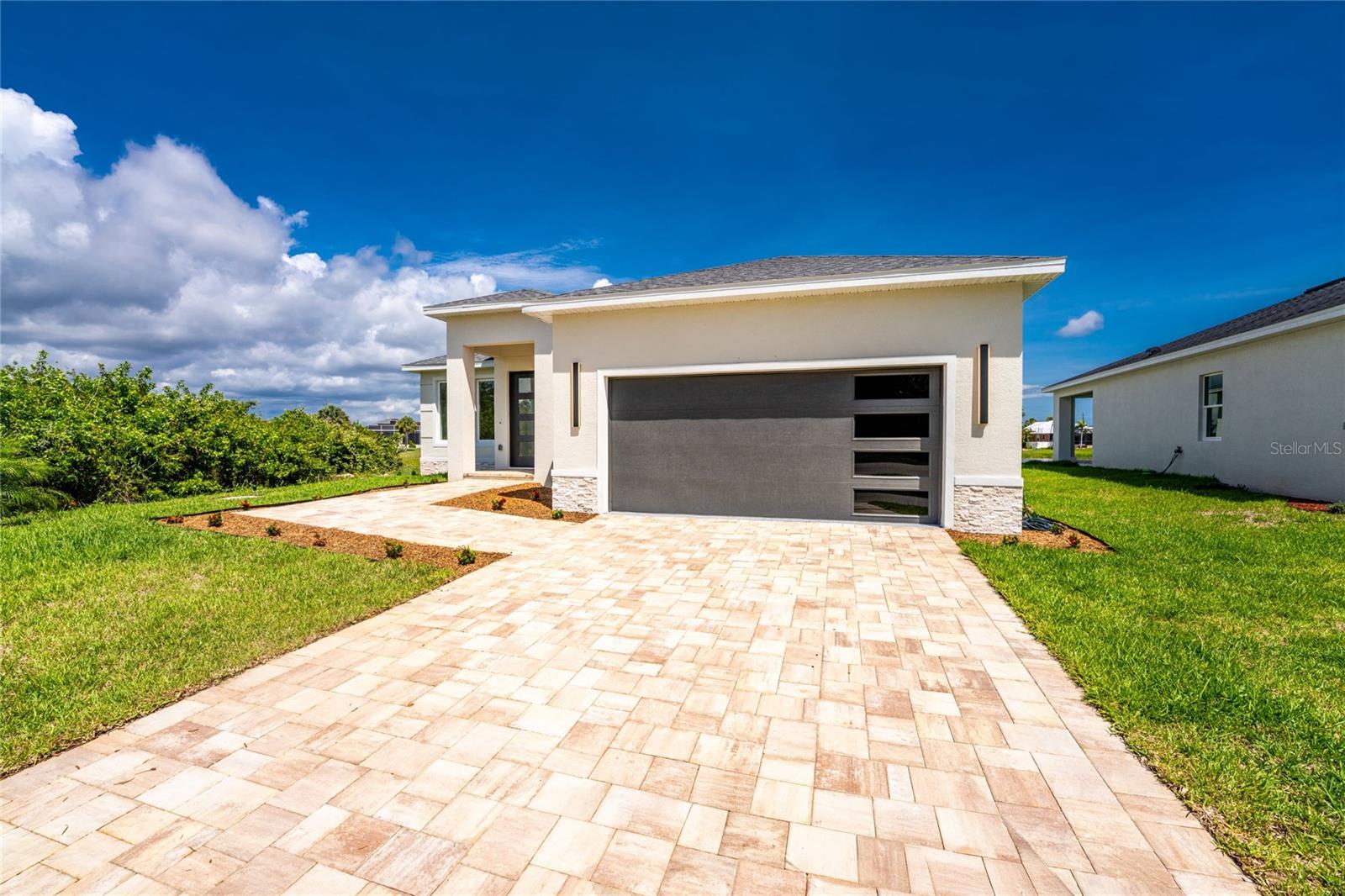 ROTONDA LAKES - Residential