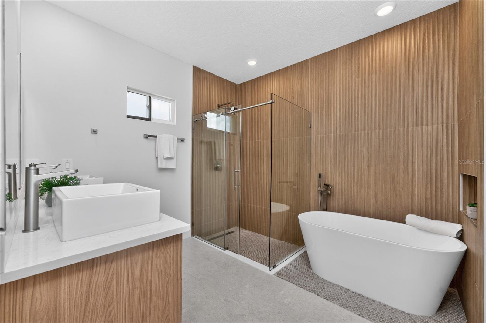 ROTONDA LAKES - Residential