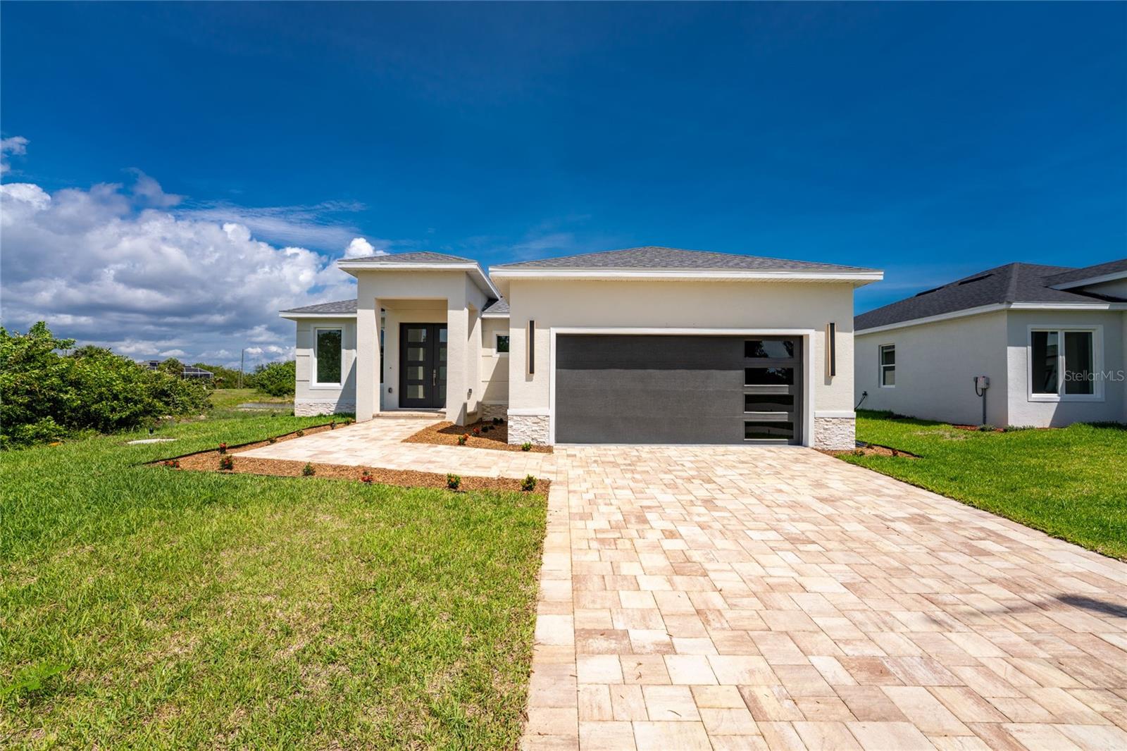 ROTONDA LAKES - Residential