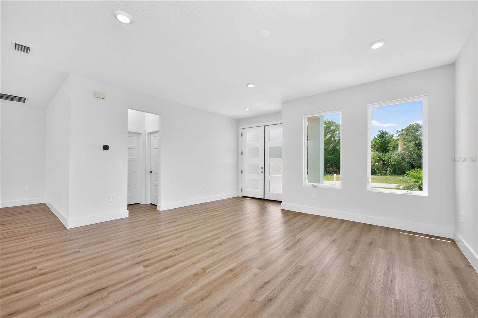 ROTONDA LAKES - Residential