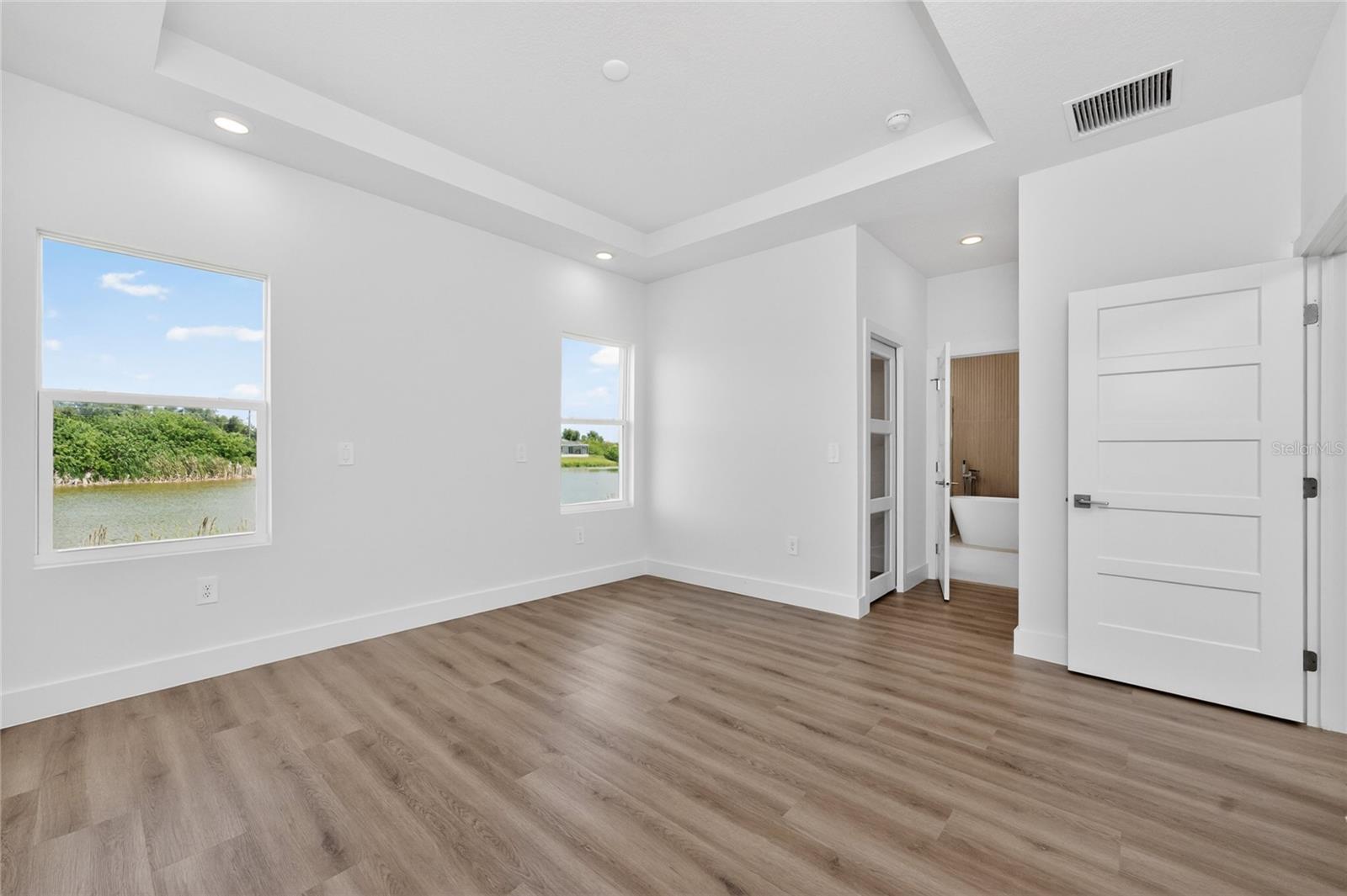 ROTONDA LAKES - Residential