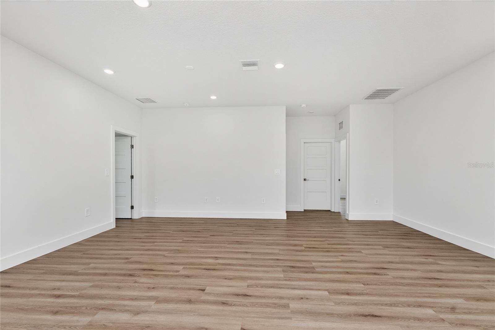 ROTONDA LAKES - Residential