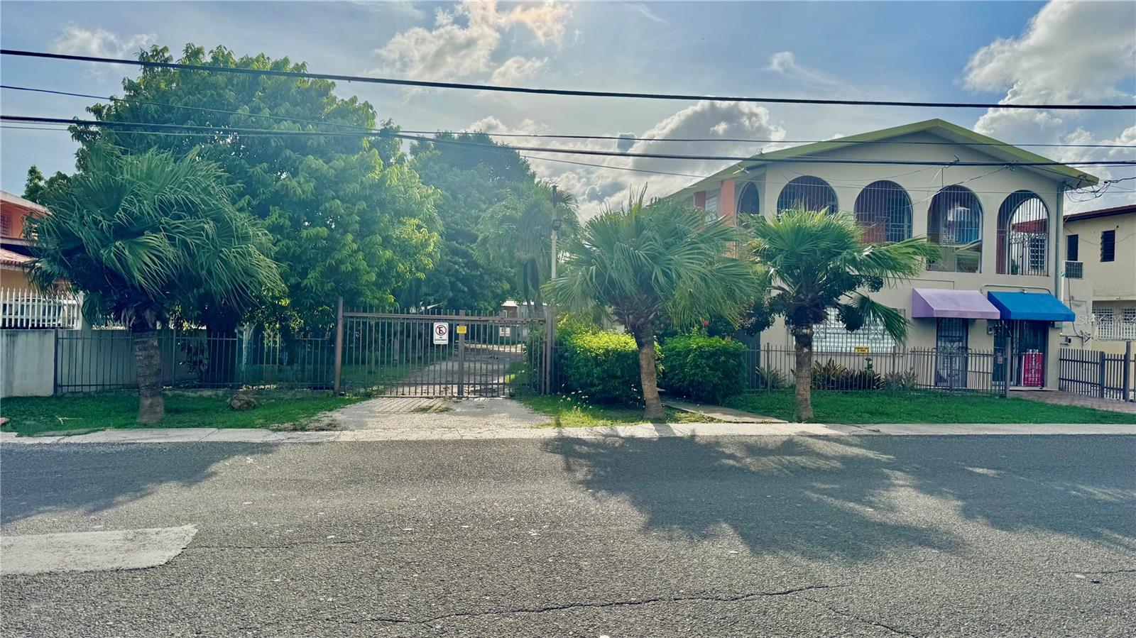 38 CALLE HUCAR URB. VILLA FLORES