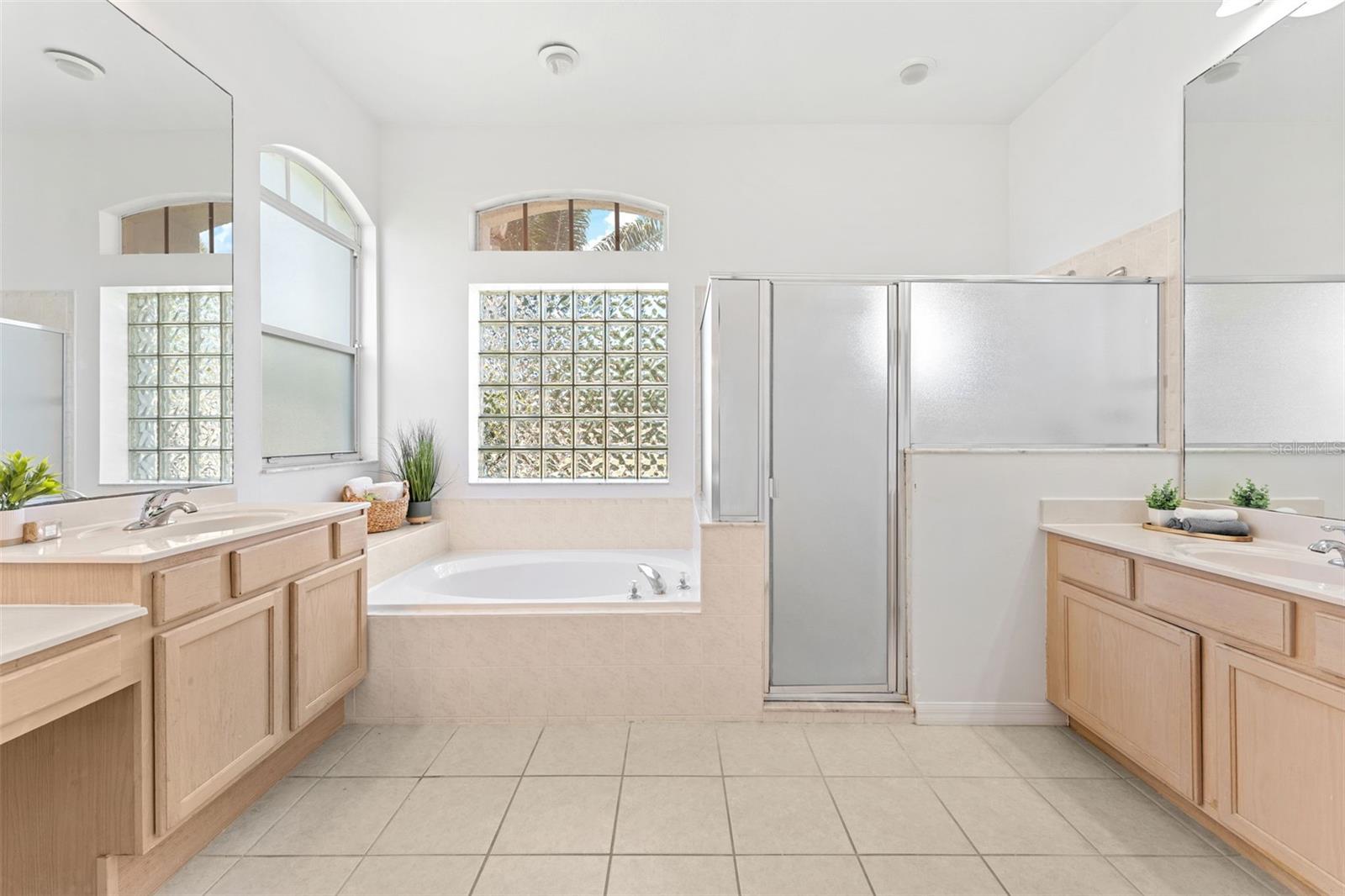 SAWGRASS AT SUNTREE PHASE ONE - Residential