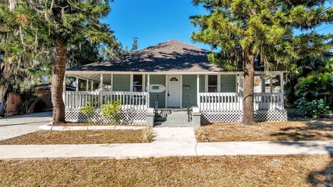 Photo of 751 Avenue D SW, Winter Haven, FL 33880 (MLS # L4958820)