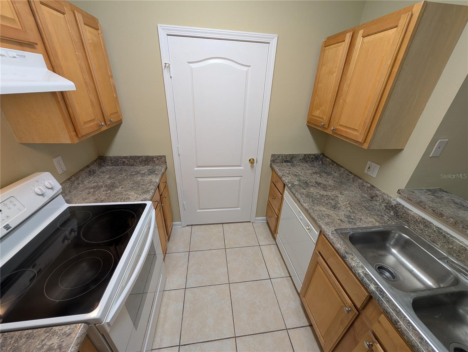 THE VILLAS CONDO - Residential Lease