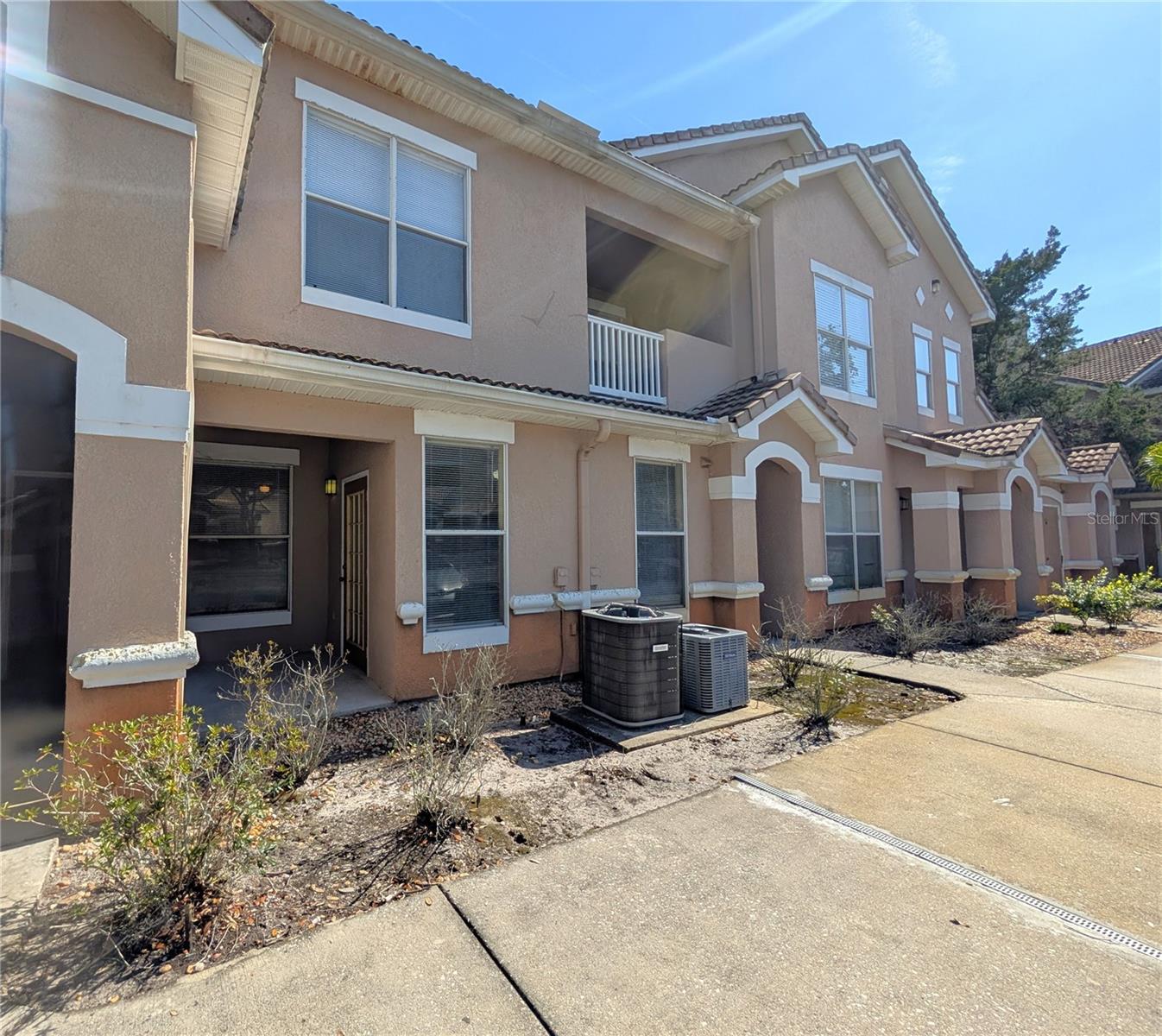 THE VILLAS CONDO - Residential Lease