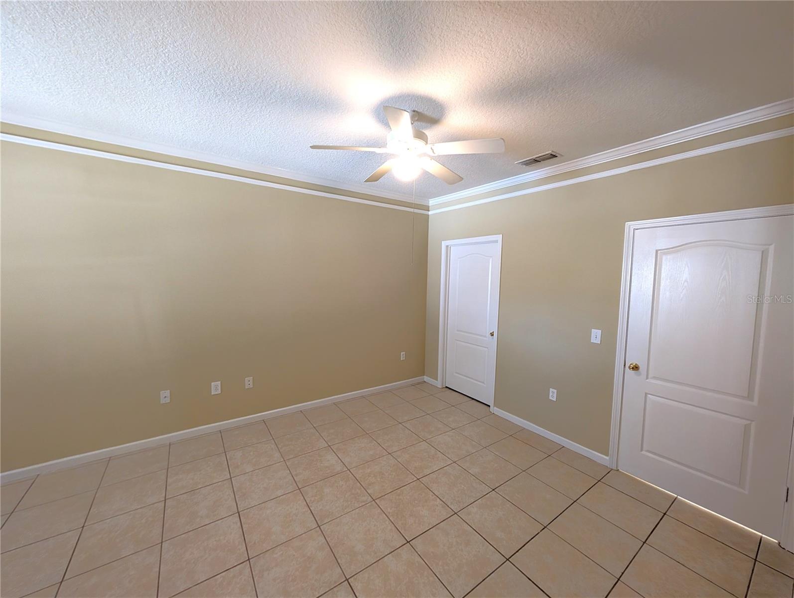 THE VILLAS CONDO - Residential Lease