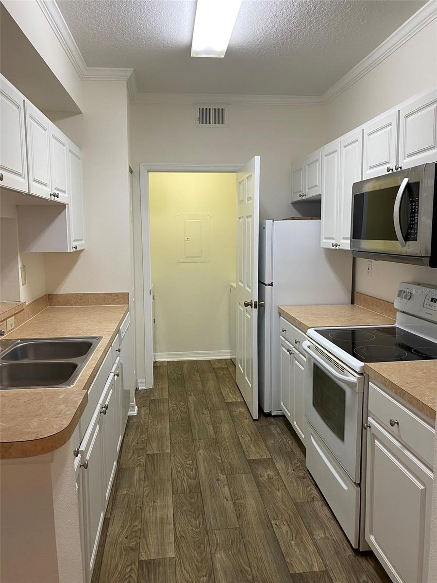 PINNACLE AT CARROLLWOOD - Residential Lease