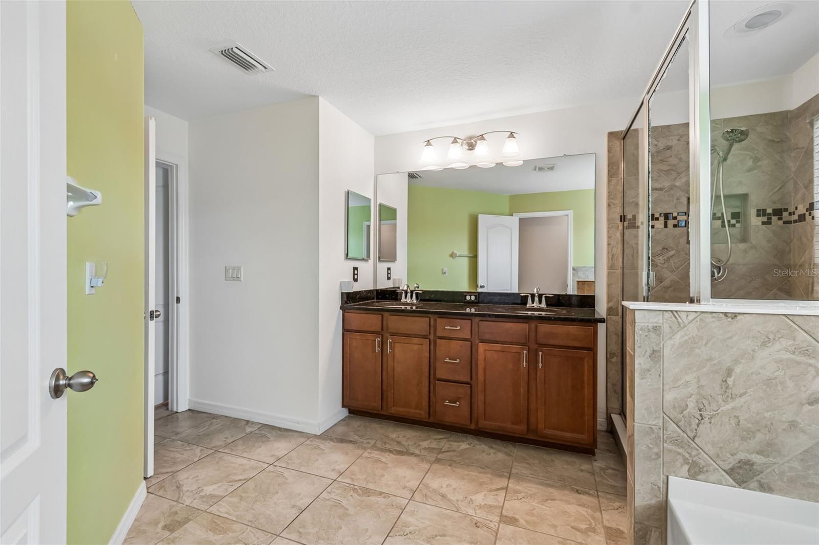 TEN OAKS - Residential