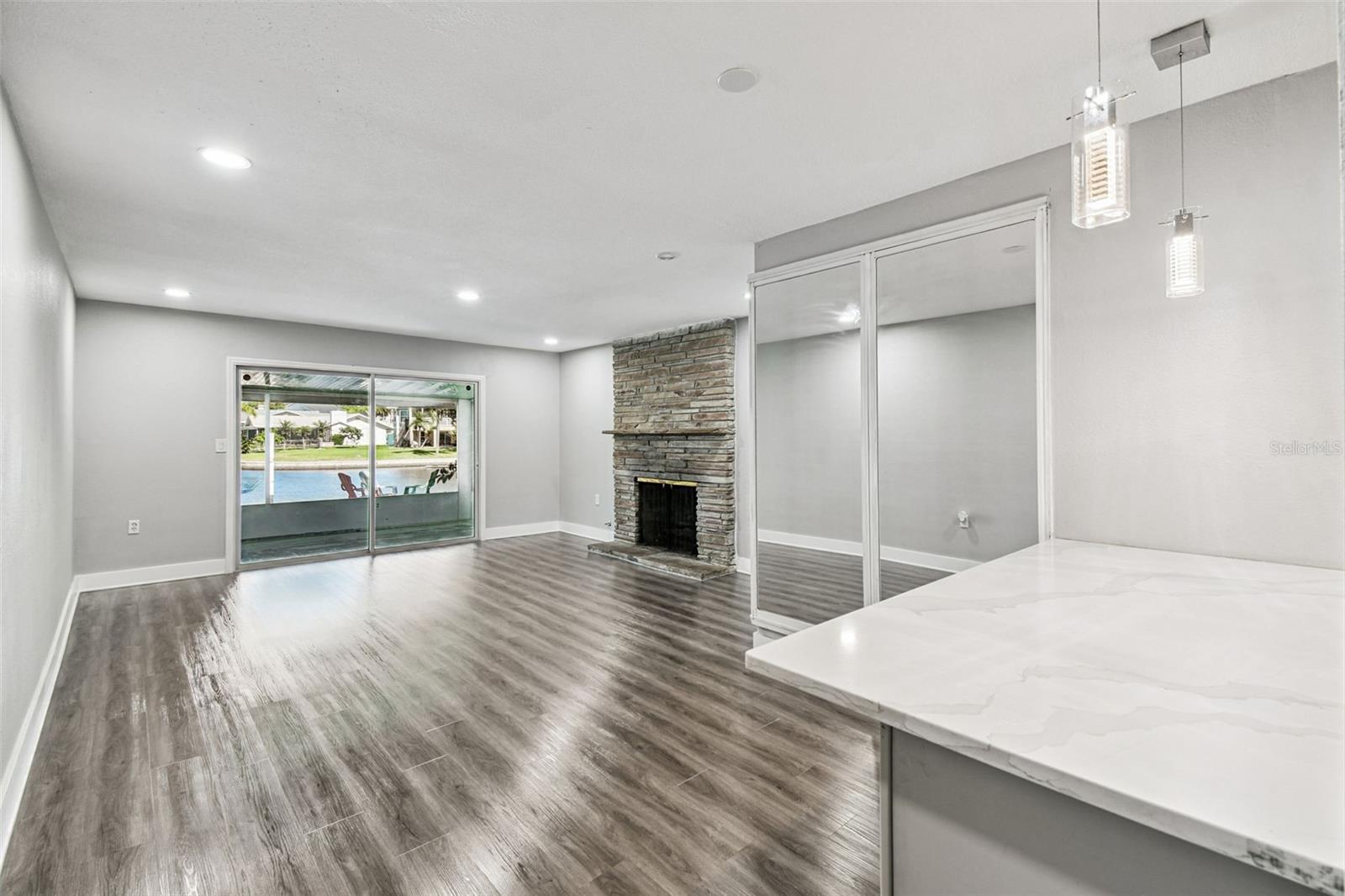 FLOR A MAR - Residential