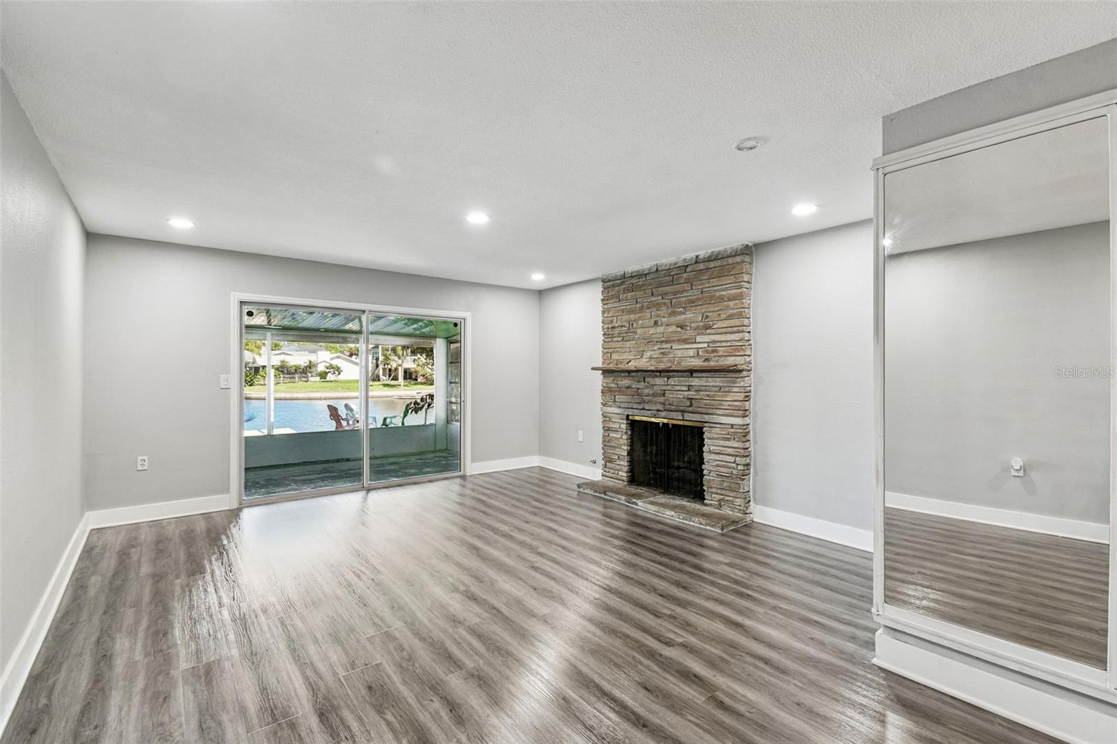 FLOR A MAR - Residential