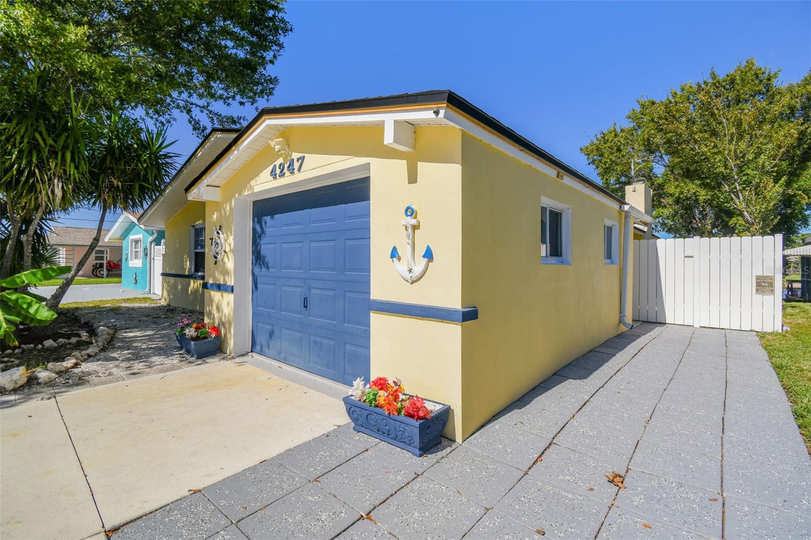 FLOR A MAR - Residential